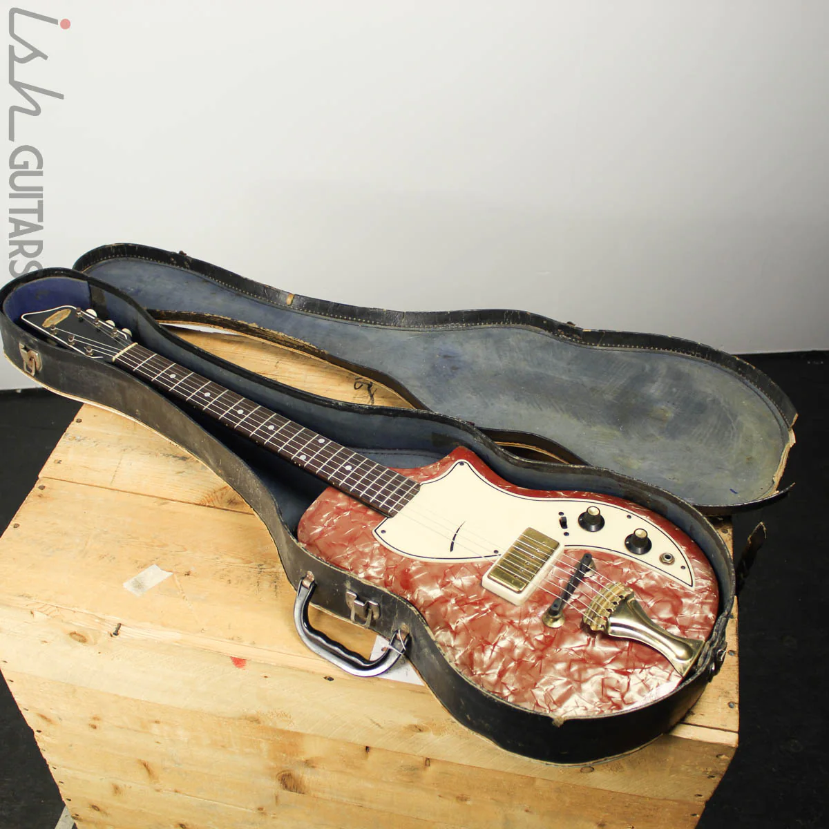 1959 Supro Belmont w/ OHSC - Image 23
