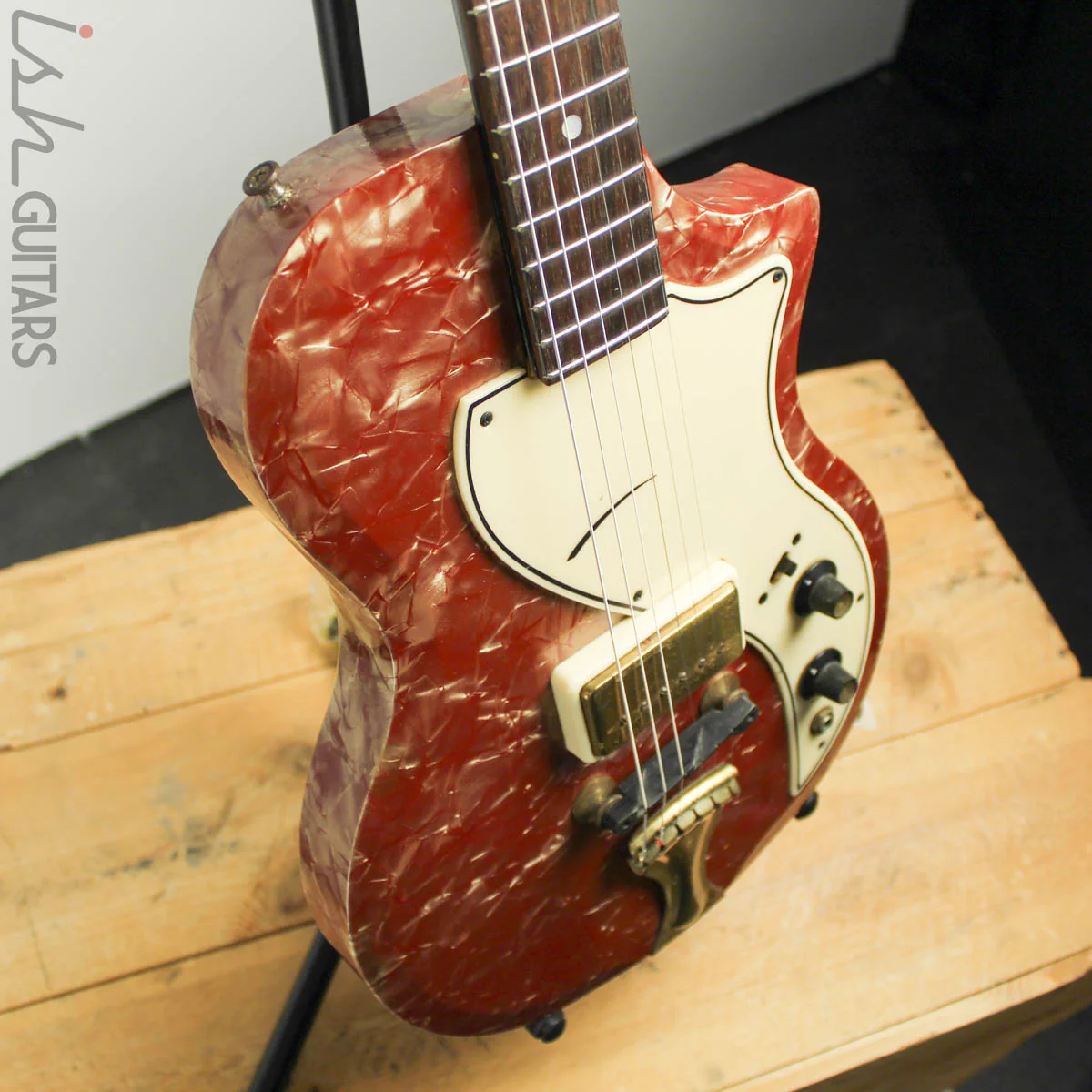 1959 Supro Belmont w/ OHSC - Image 9