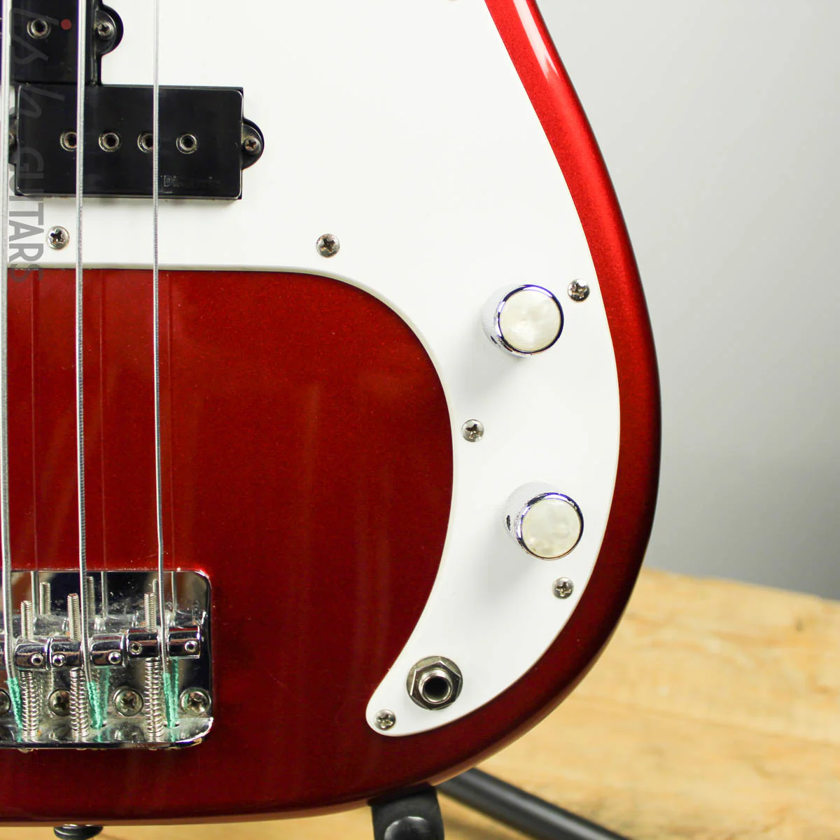 1977-1978 Fender Fretless P-Bass 2004 Body Candy Apple Red - Image 3