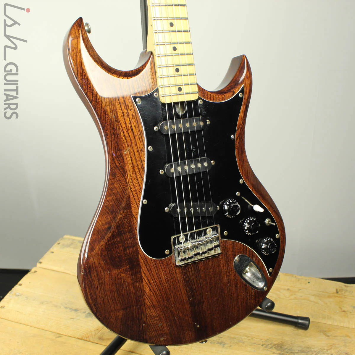 1980’s Vantage Avenger AV-330 - Image 2