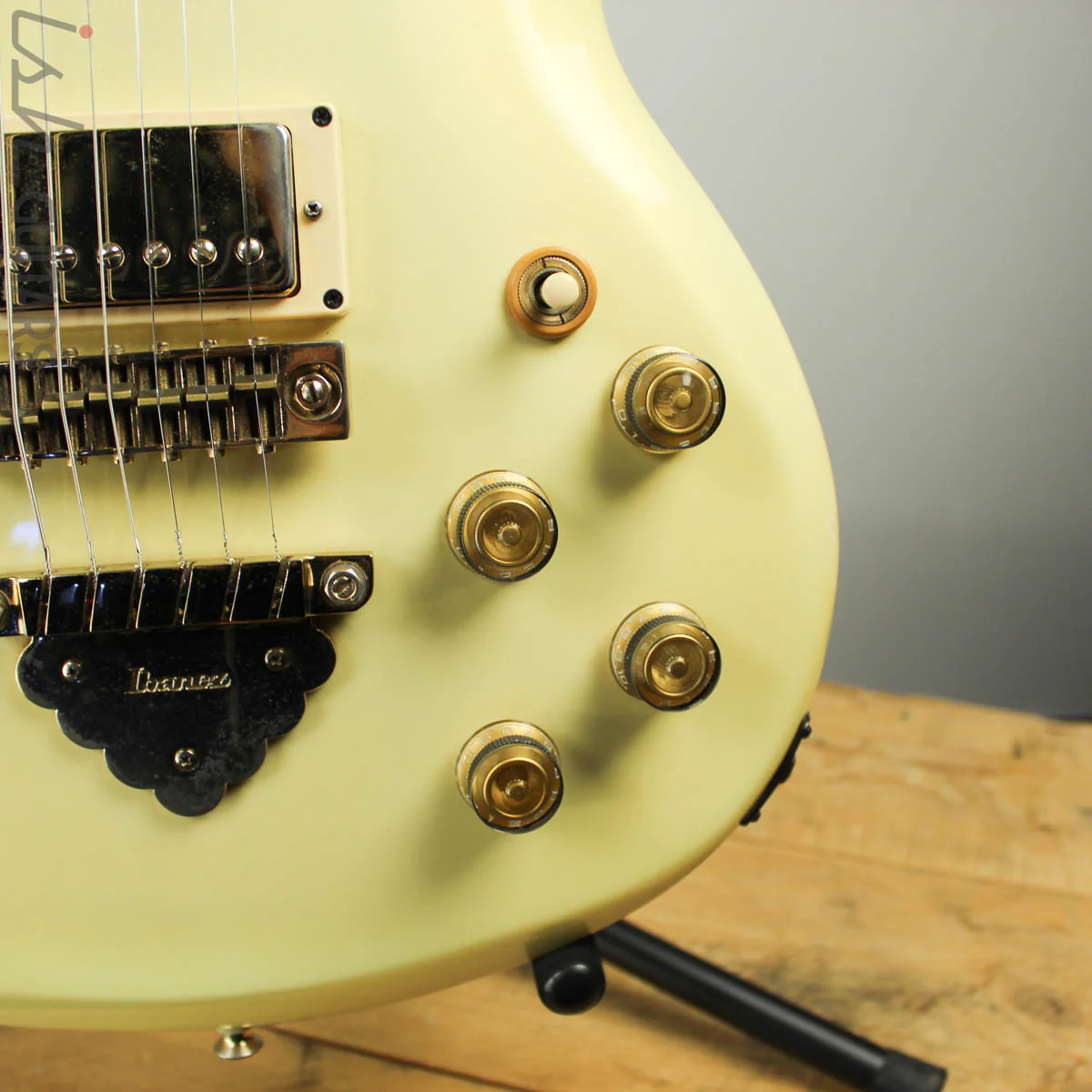 1982 Ibanez MC150 Musician Pearl White - Image 3
