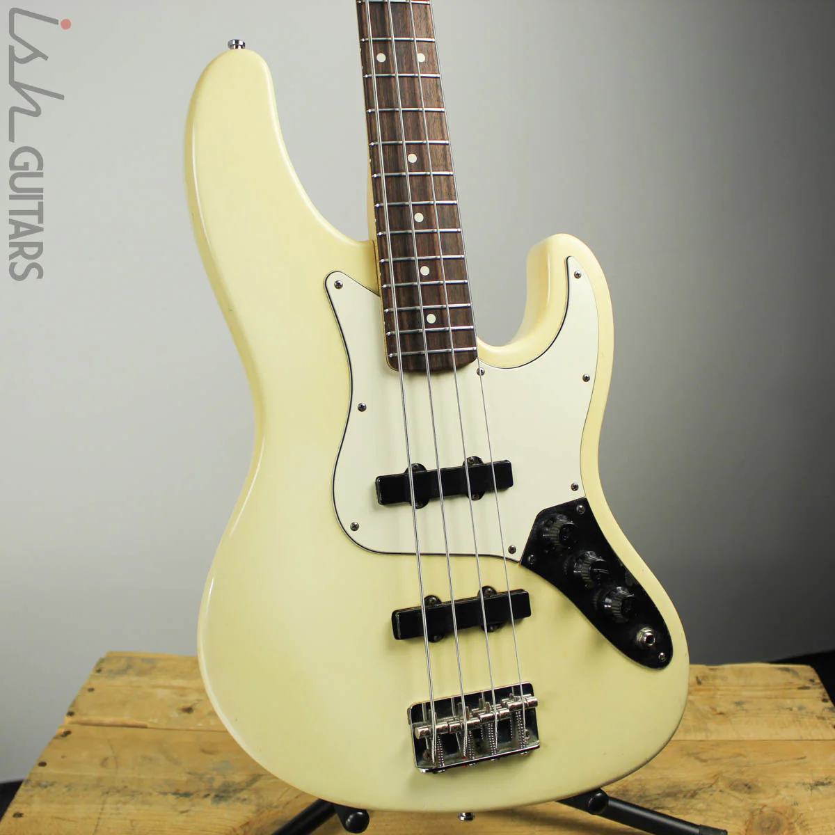 1989 Fender Jazz Bass Olympic White