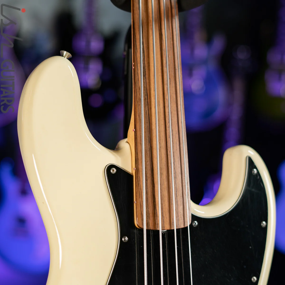 1990-1991 Fender MIJ Fretless Jazz Bass Olympic White - Image 5
