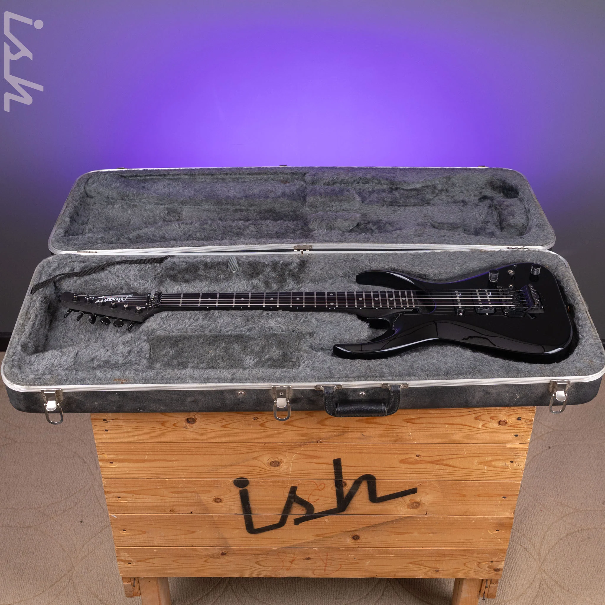 1990's Alvarez Dana Scoop Black Floyd Modulus Graphite Neck - Image 24