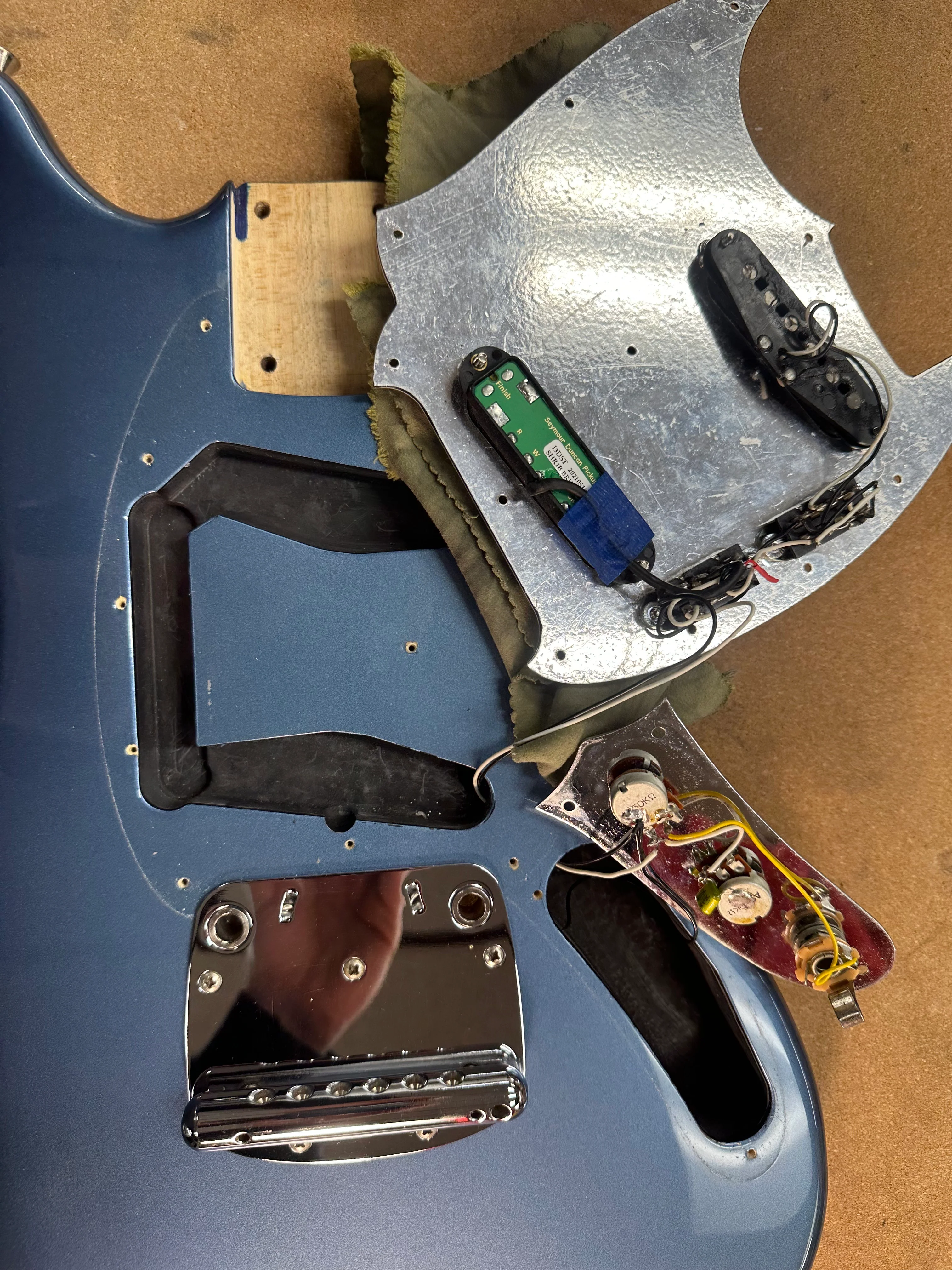 1994 Fender MG-69 MIJ Mustang Blue - Image 23