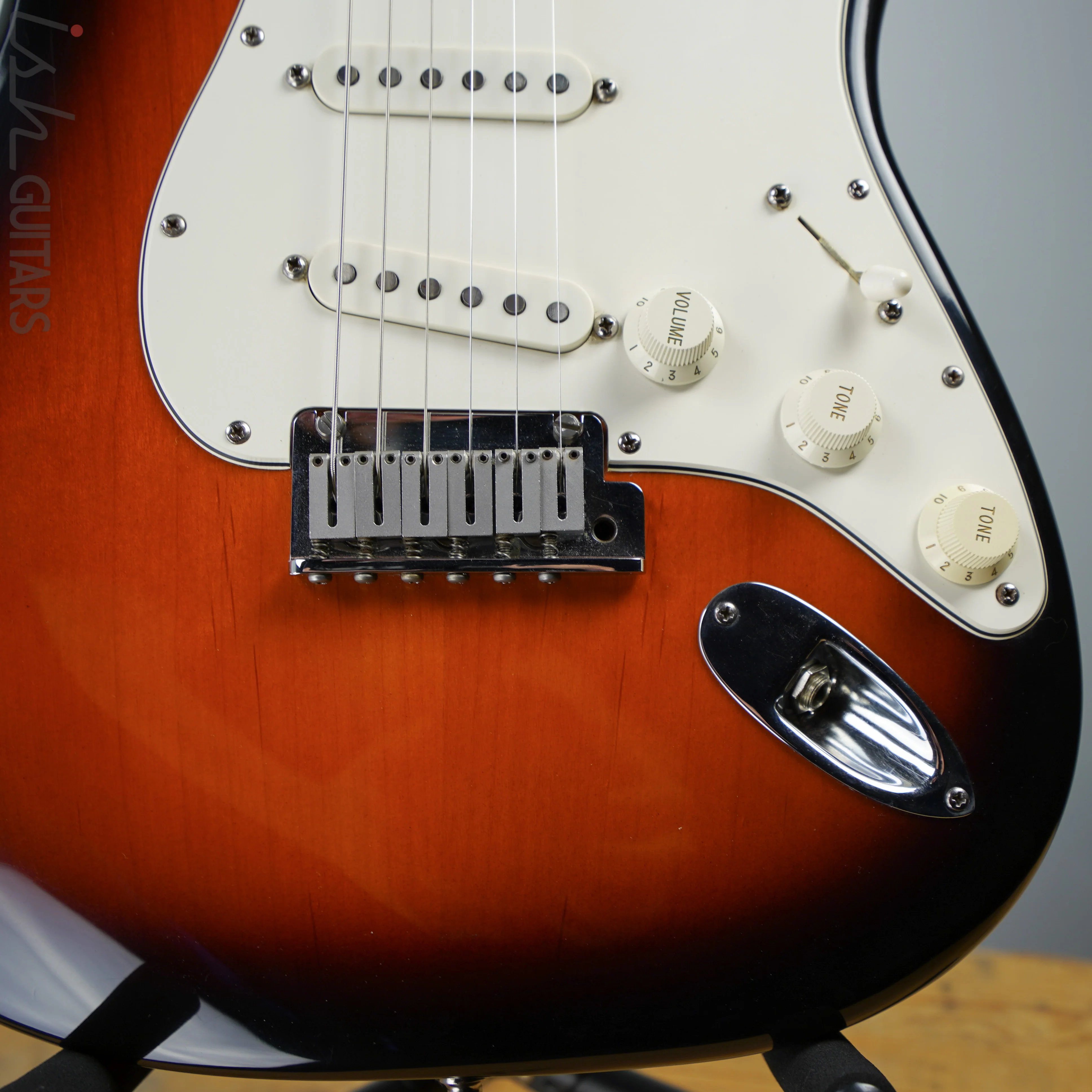1996 Fender American Standard Stratocaster Sunburst - Image 4