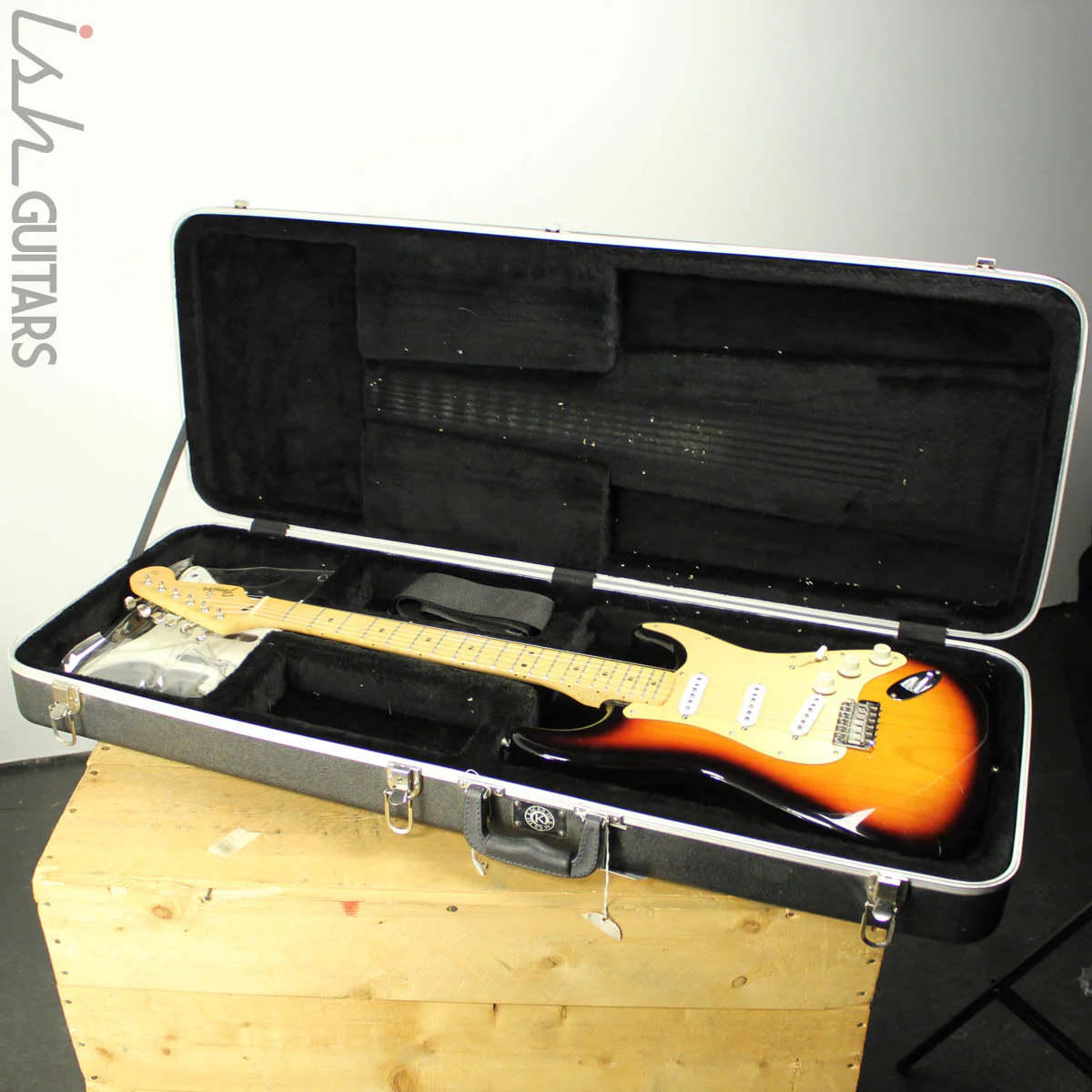 1997 Fender USA California Series Stratocaster Three Tone Burst - Image 10