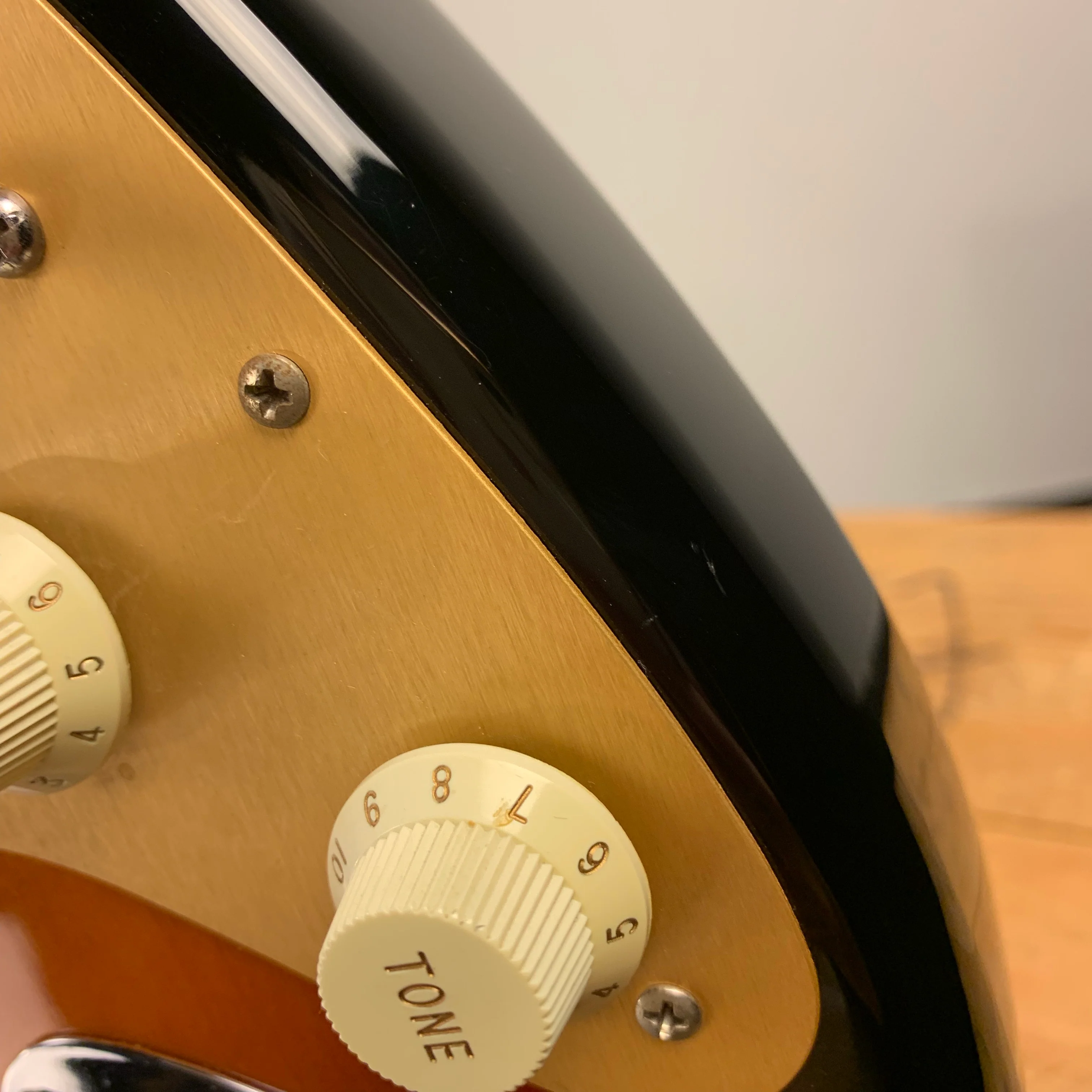 1997 Fender USA California Series Stratocaster Three Tone Burst - Image 17