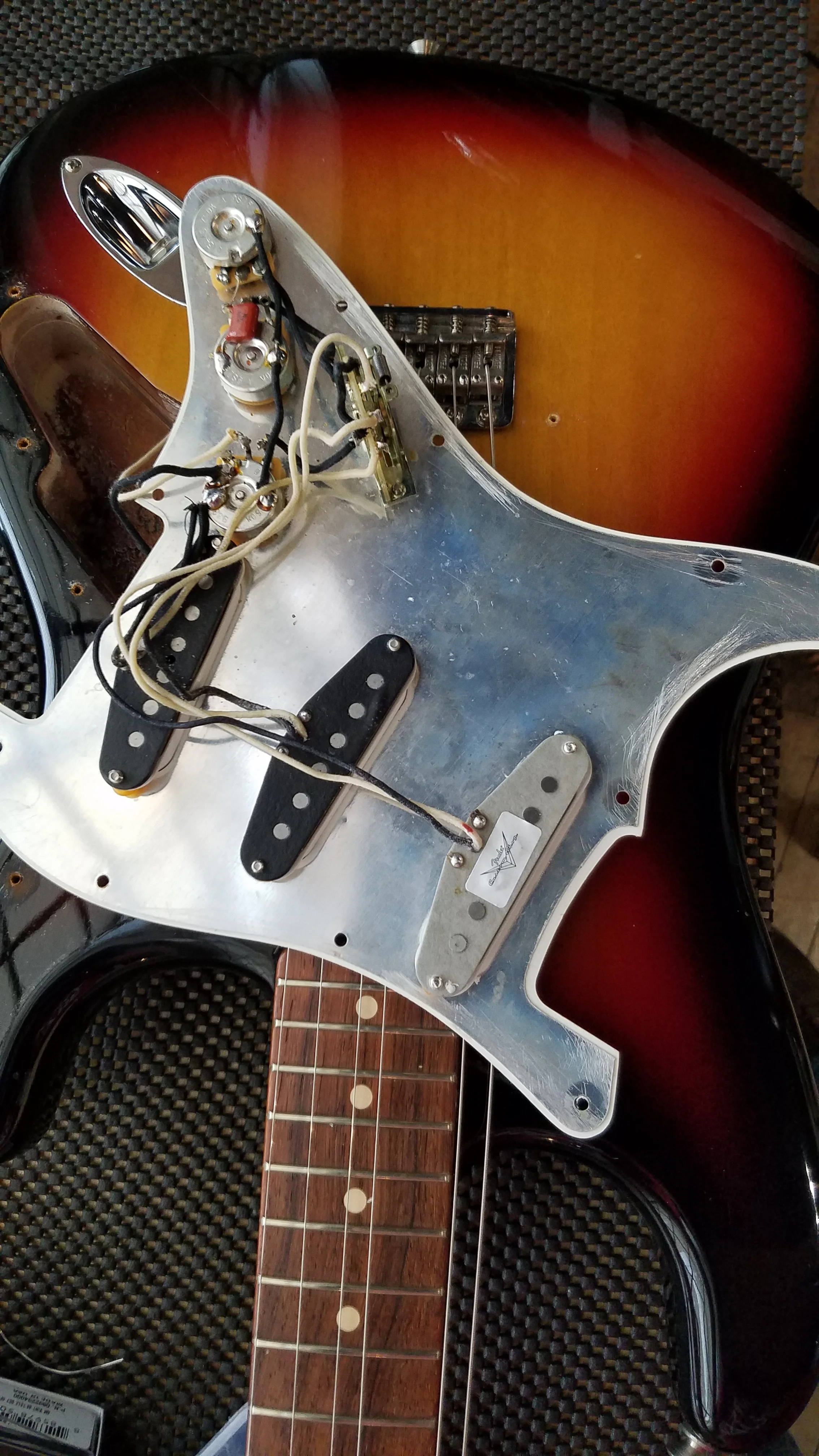 1999 Fender Custom Shop NOS 60’s Style Stratocaster Three Tone Sunburst - Image 16
