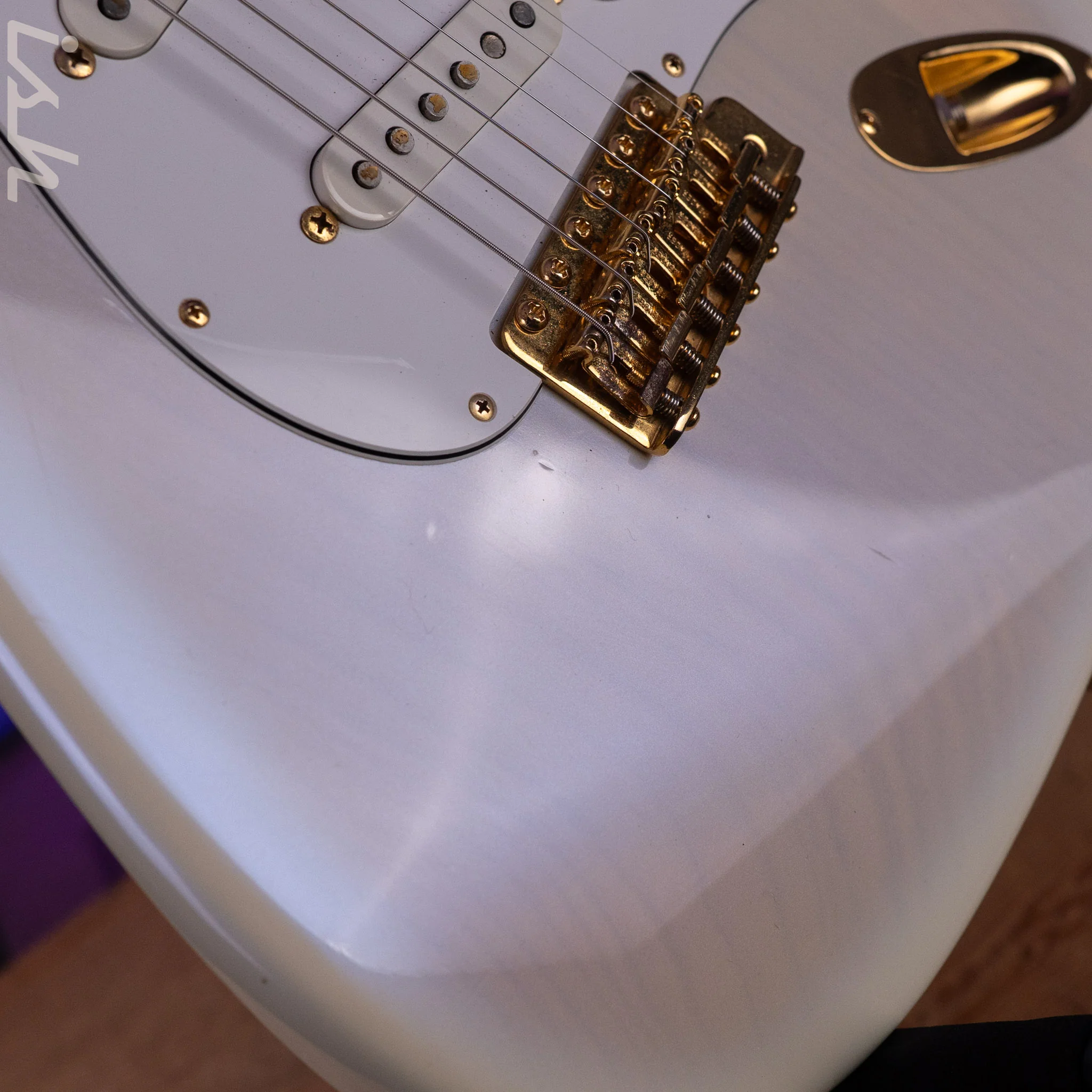 2004 Fender '57 Reissue Stratocaster ST80-SPL White Burst - Image 7