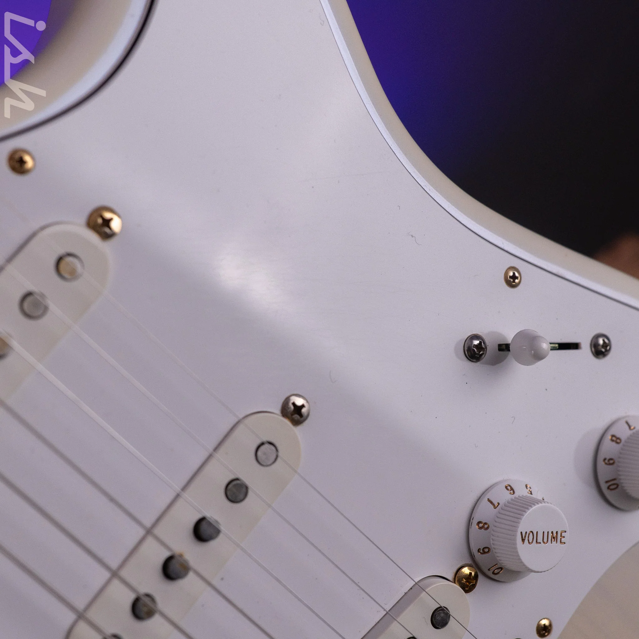 2004 Fender '57 Reissue Stratocaster ST80-SPL White Burst - Image 9