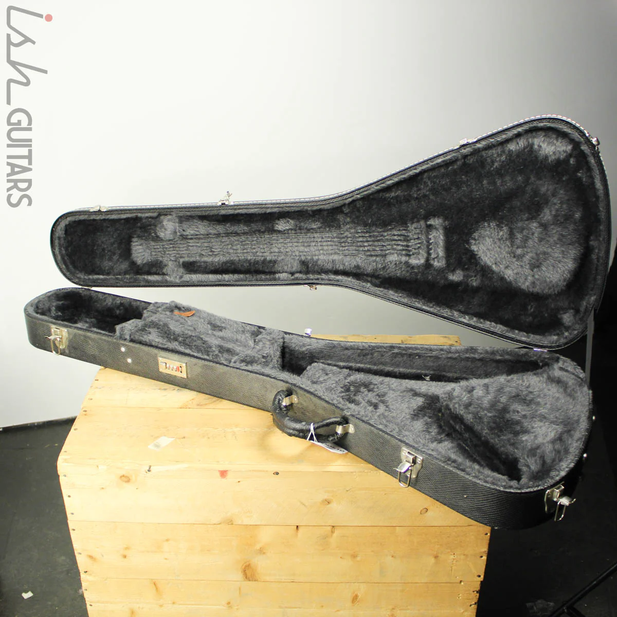 2006 Gibson Flying V Faded Cherry - Image 13