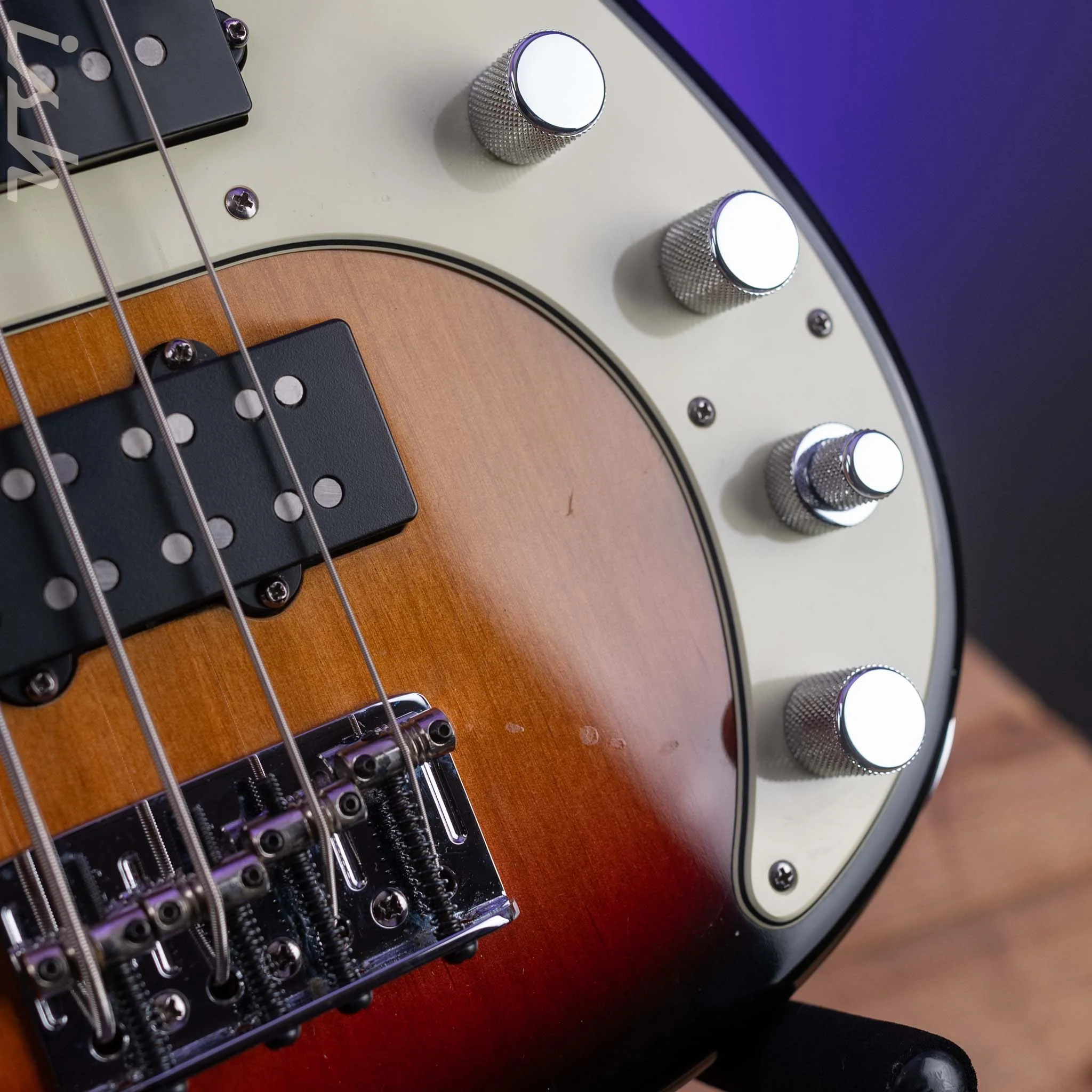 2007 Fender American Deluxe P Bass - Image 9