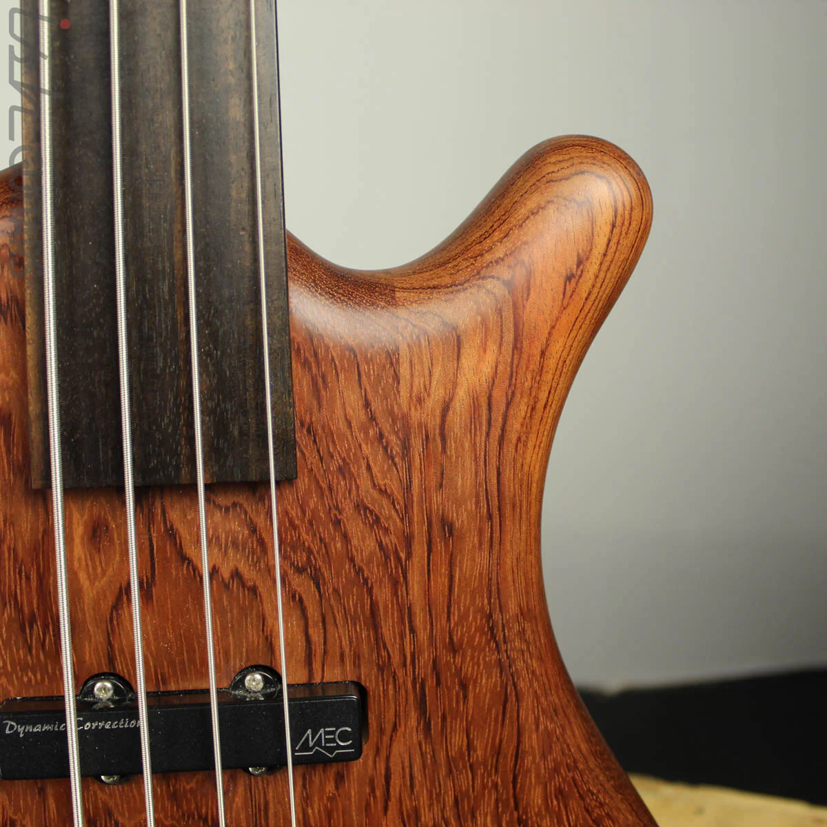 2007 Warwick Corvette Fretless - Image 4