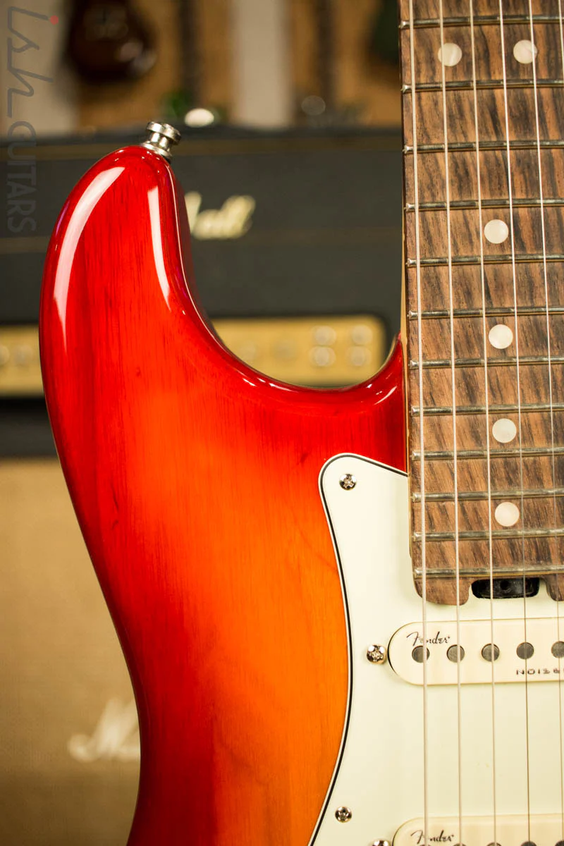2016 Fender USA Elite Stratocaster Aged Cherry Burst - Image 3