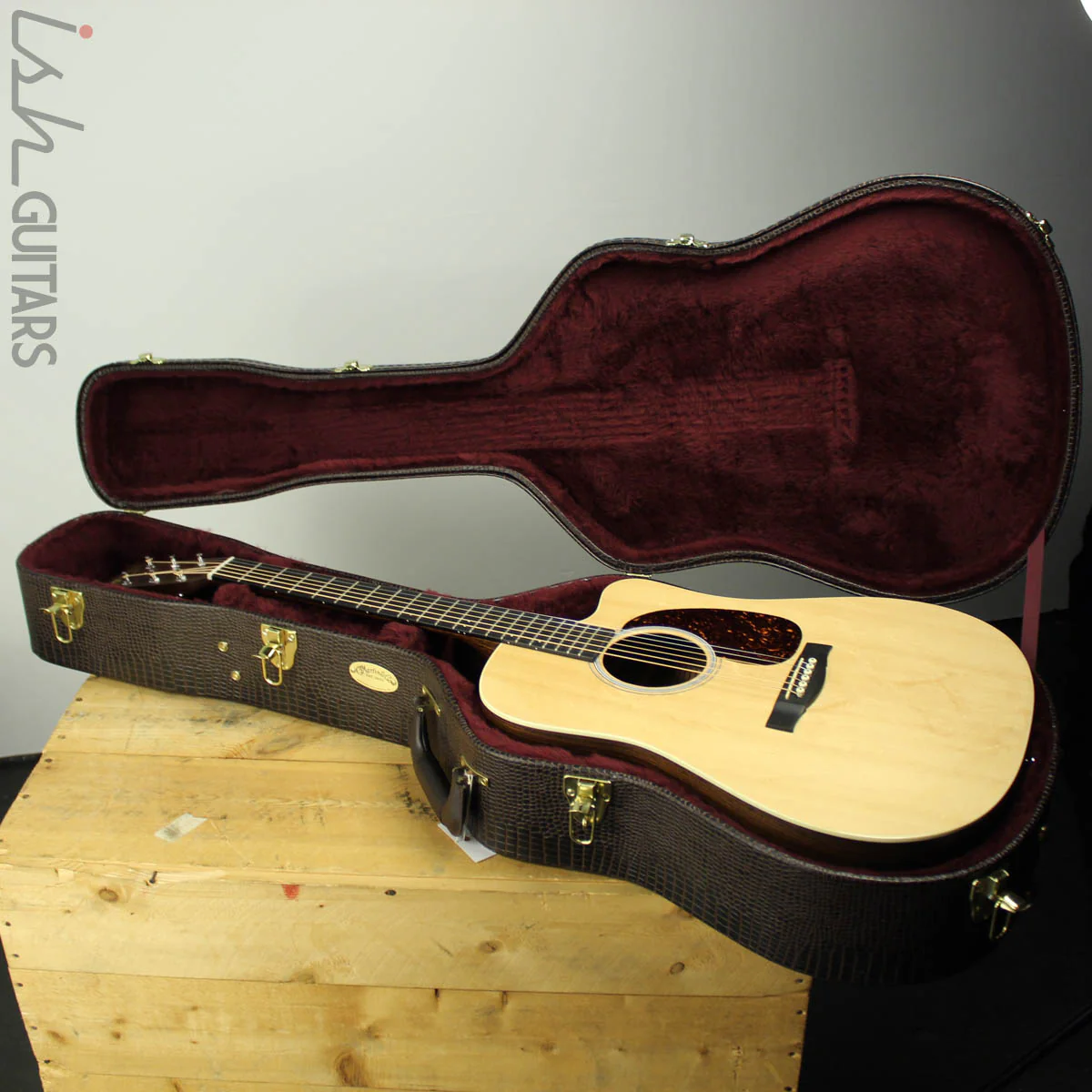 2016 Martin Custom Dreadnaught Centennial Cutaway - Image 11