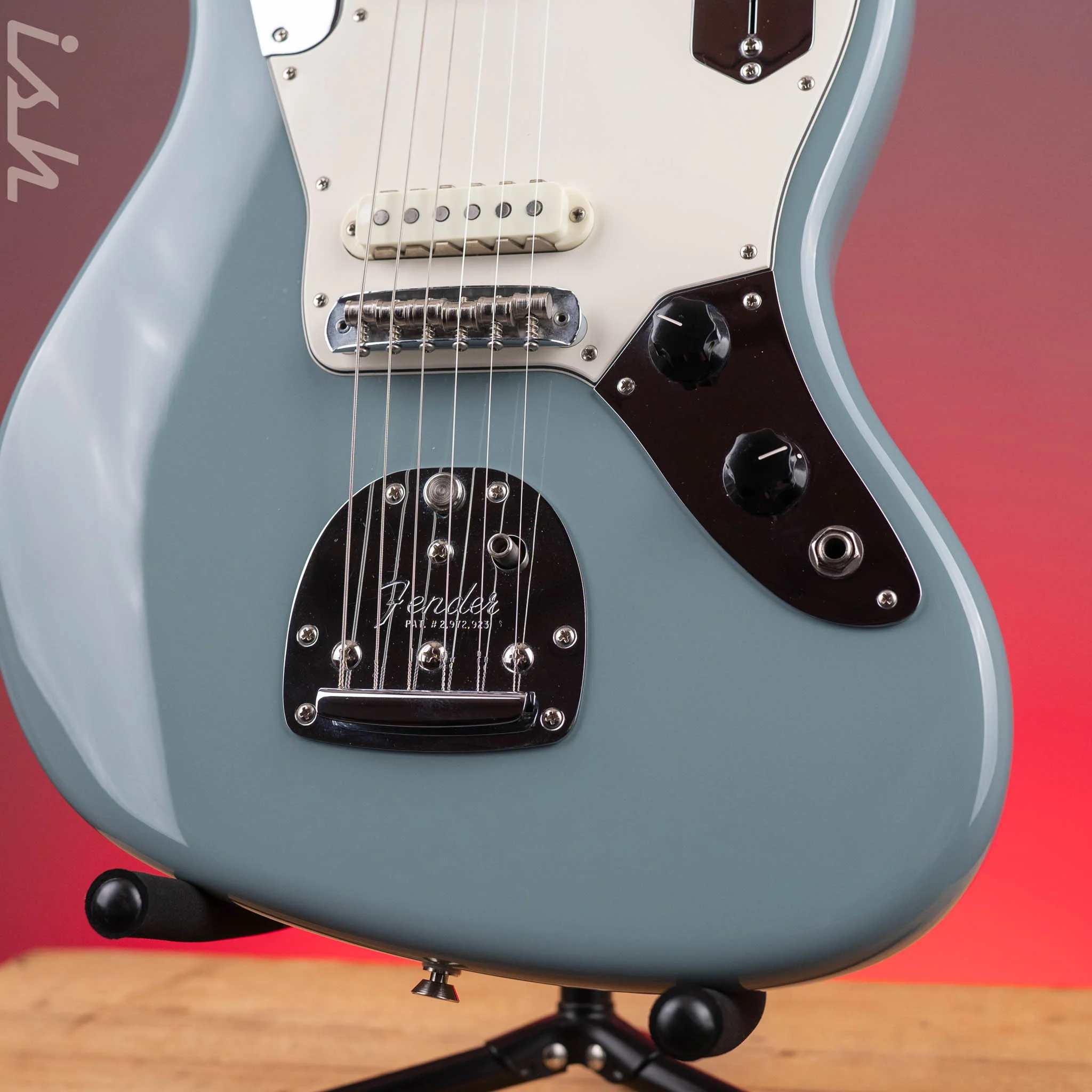 2018 Fender American Professional Jaguar® Sonic Gray - Image 4