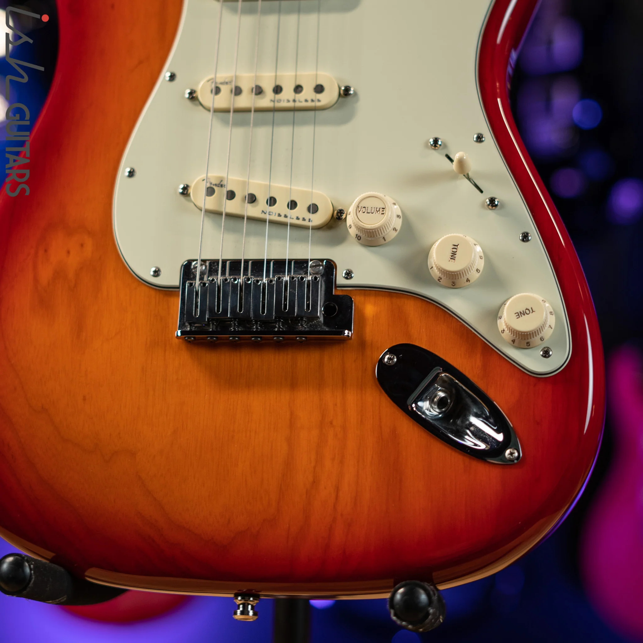 2019 Fender American Elite Stratocaster Aged Cherry Burst - Image 4