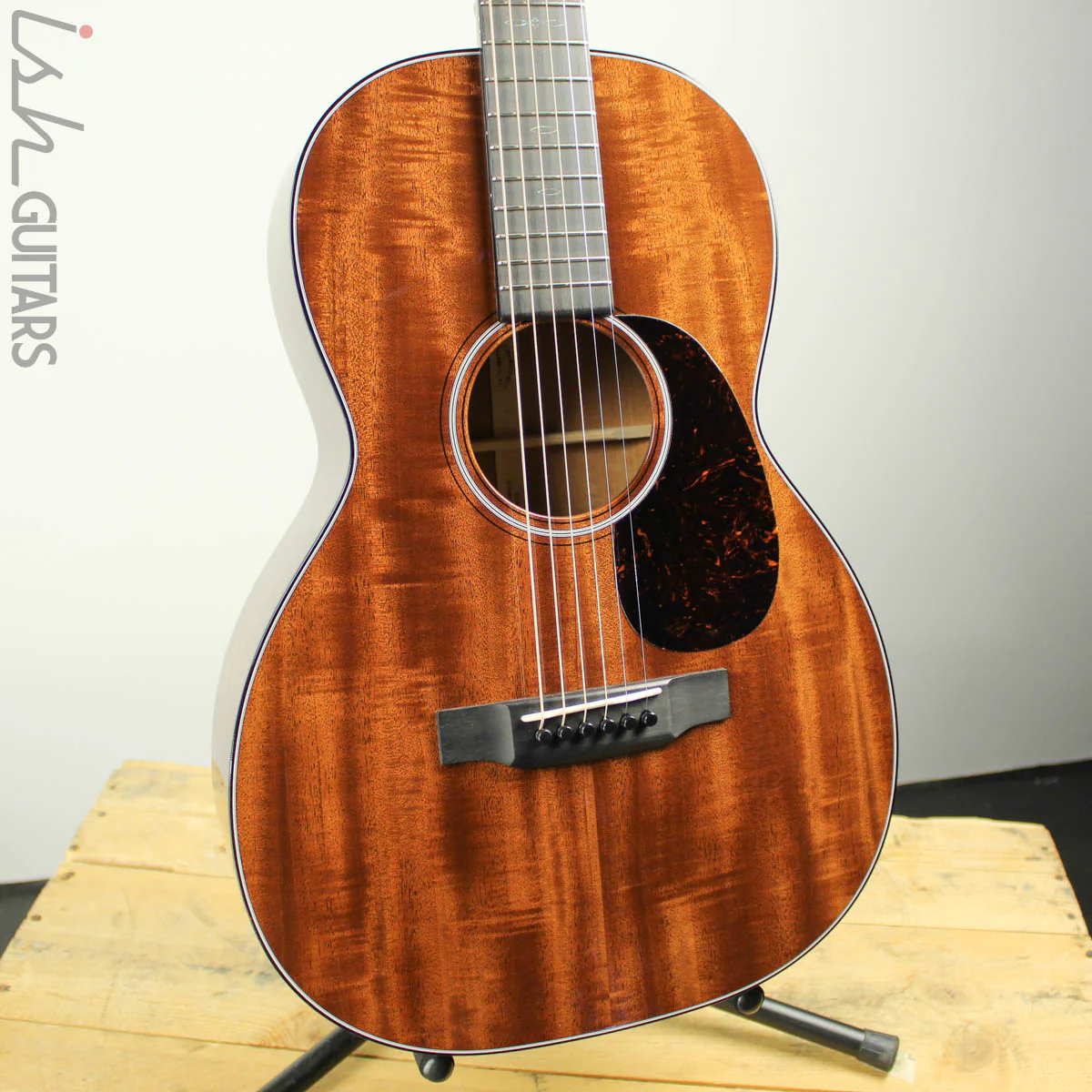 2019 Martin Custom Shop 00-17 12 Fret Flamed Mahogany Top (DEMO VIDEO)