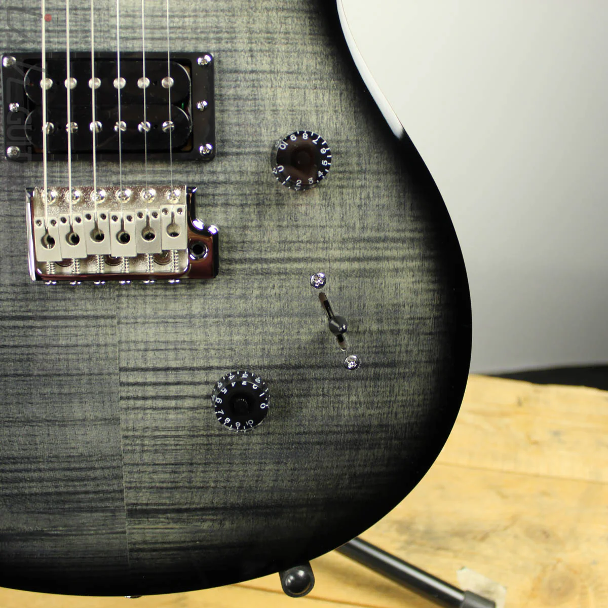 PRS SE Custom 24 Charcoal Burst w/ Blemish - Image 3