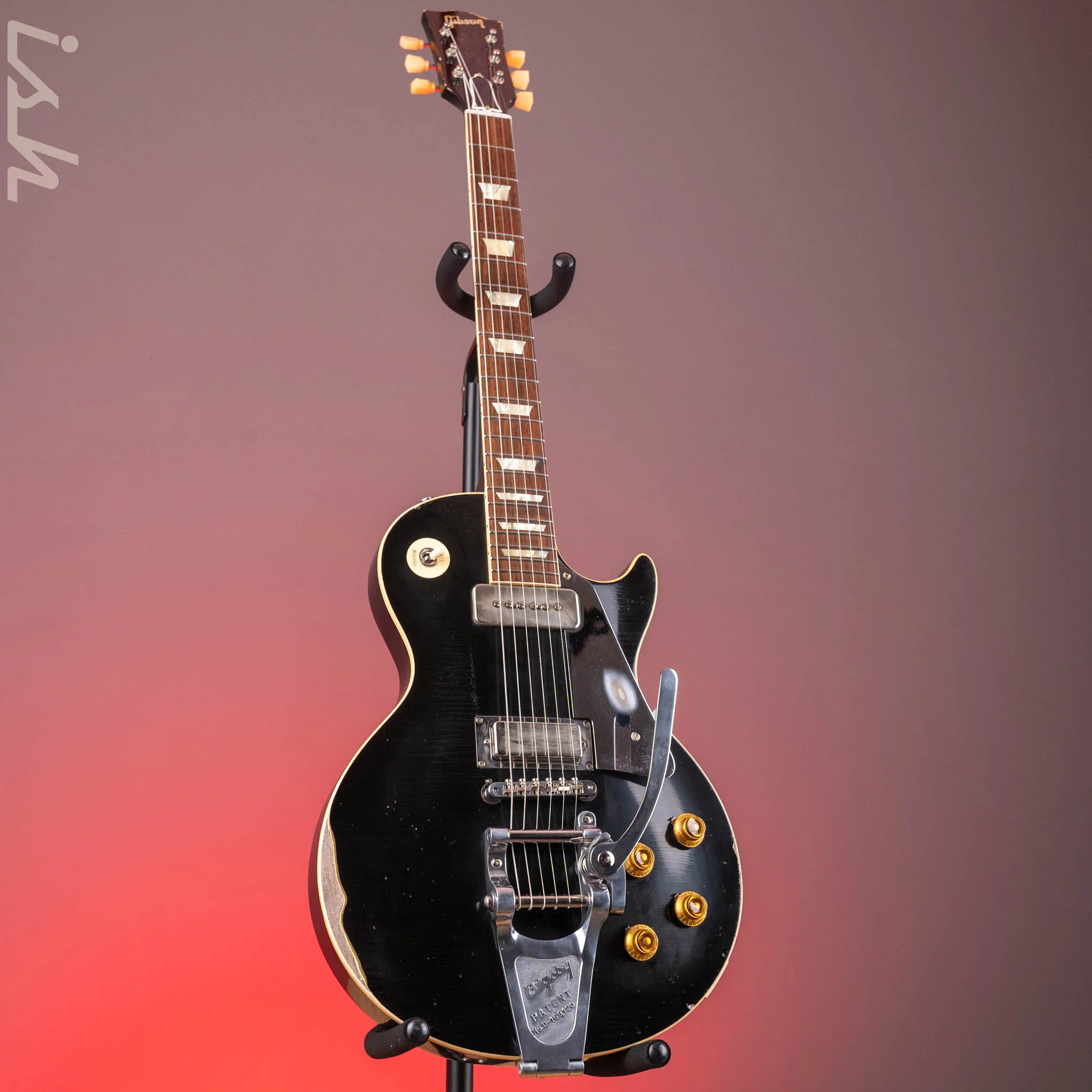 2021 Gibson Murphy Lab Heavy Relic Les Paul Standard 1956 Reissue Black Over Gold w/ Bigsby - Image 2