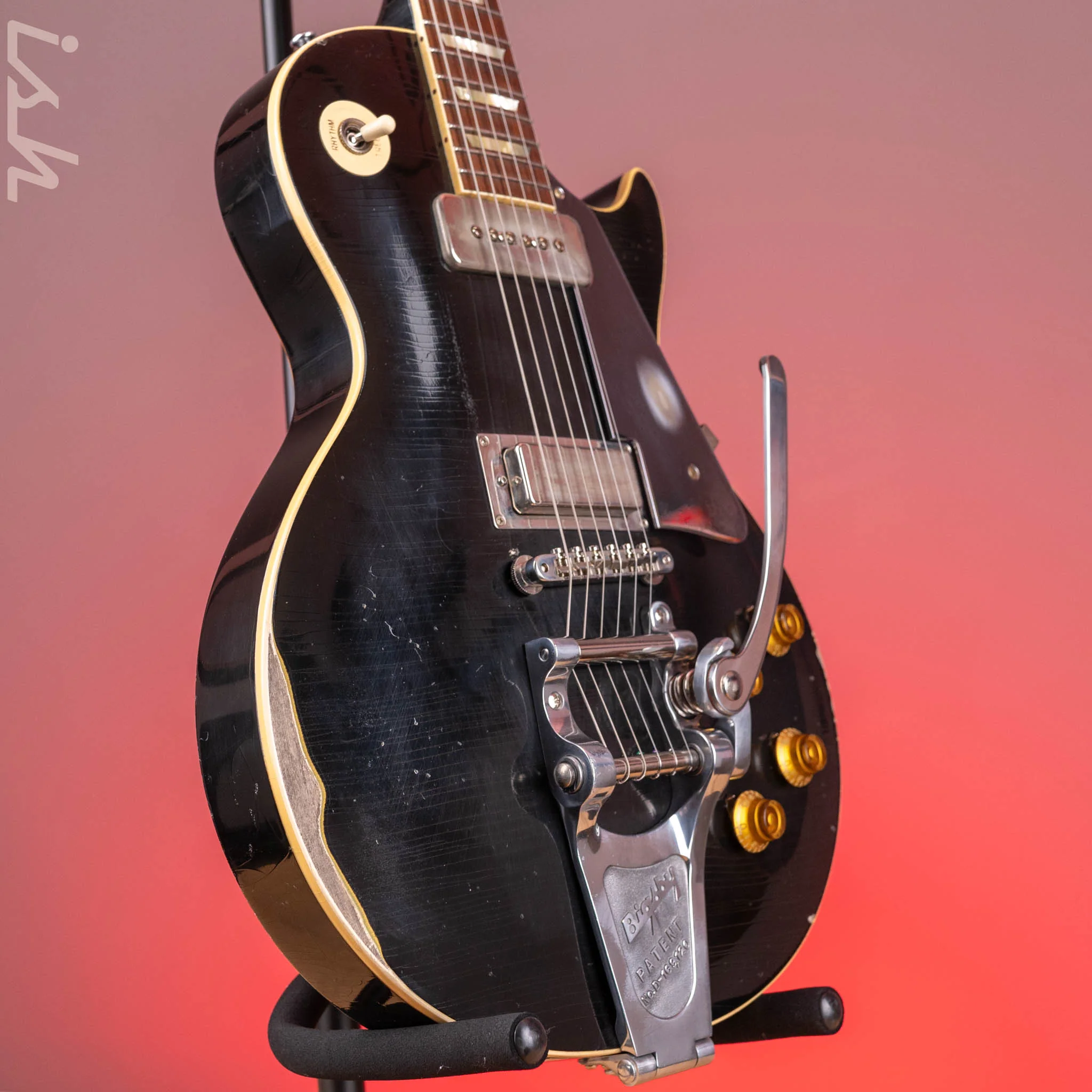 2021 Gibson Murphy Lab Heavy Relic Les Paul Standard 1956 Reissue Black Over Gold w/ Bigsby - Image 3