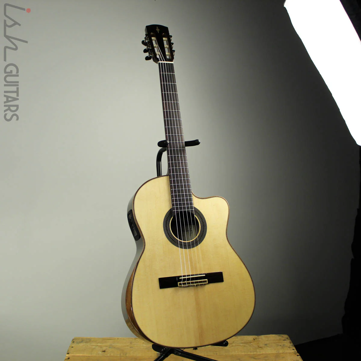 2019 Alvarez CC7HCEAR Concert Classical Hybrid - Image 2