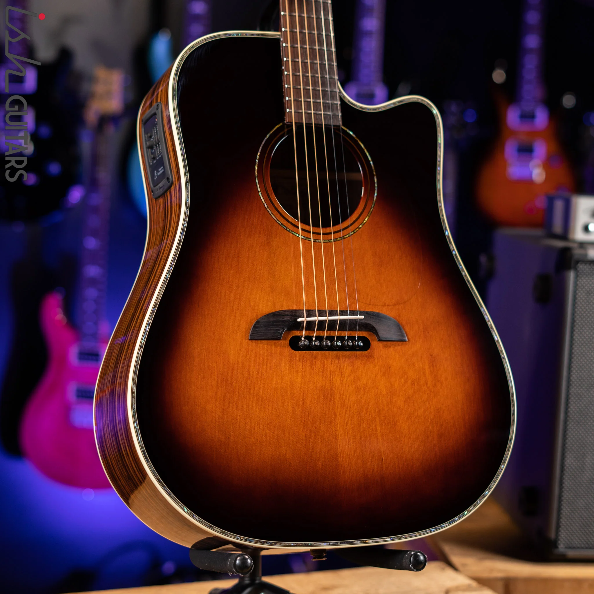 Alvarez Yairi DY1TS Stage Dreadnaught Cutaway Acoustic/Electric