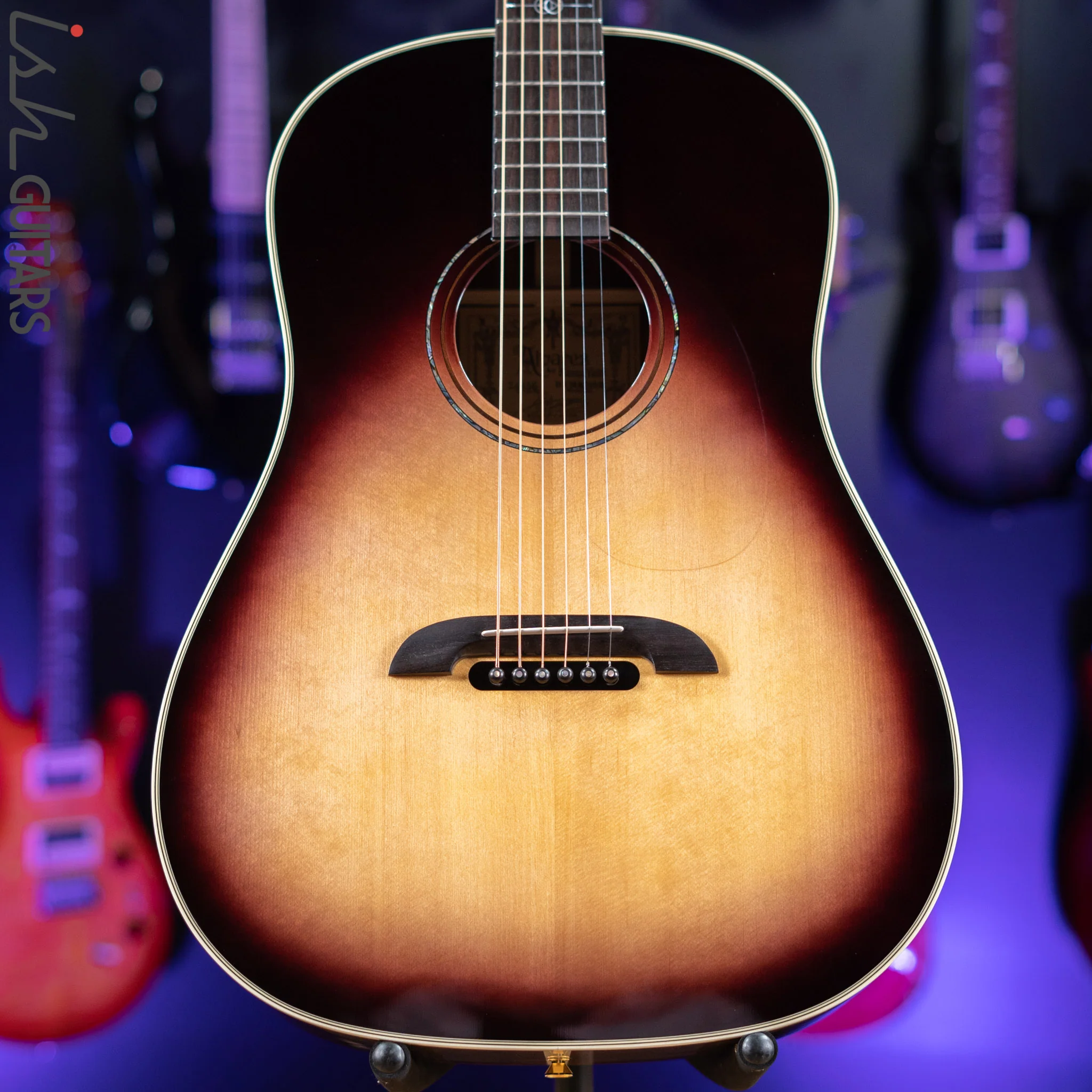 Alvarez Yairi Masterworks DYMR70SB Dreadnought Slope Shoulder Sunburst