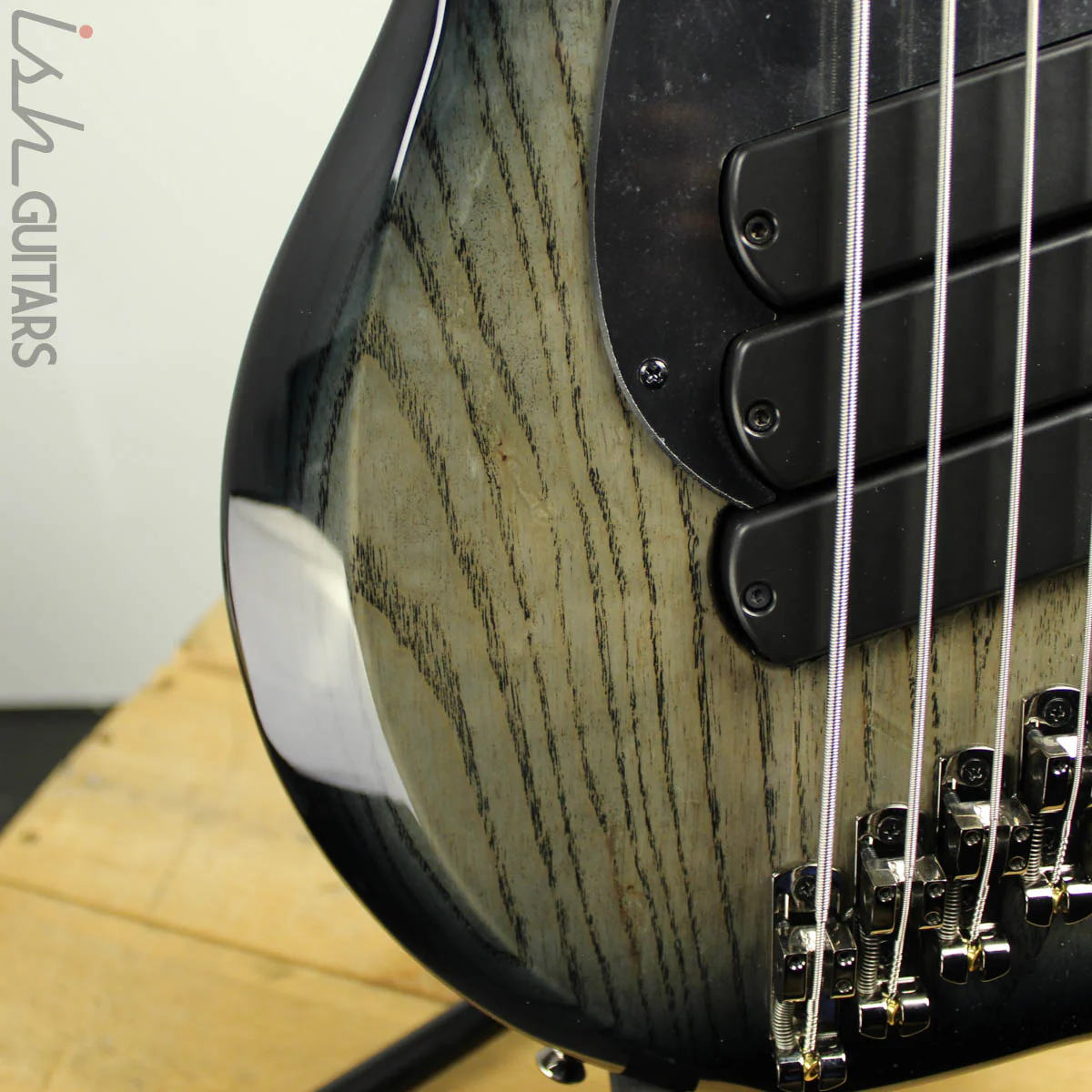 Dingwall Combustion 5-String 3-PUP 2 Tone Blackburst Swamp Ash Top - Image 5