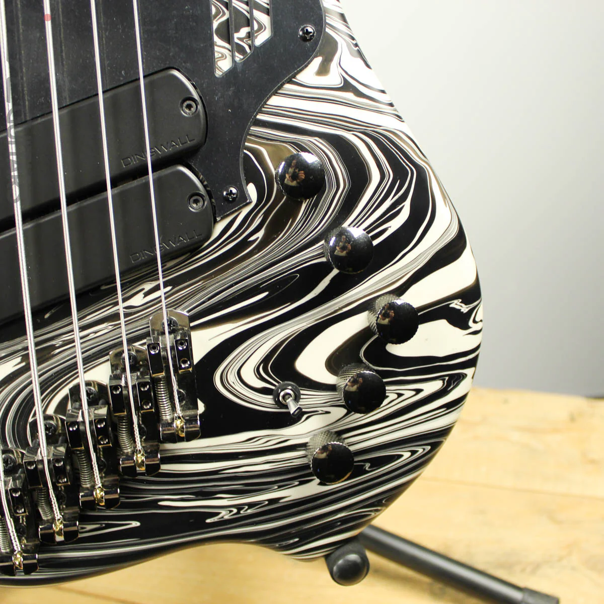 Dingwall NG2 5-String Ducati White Swirl B-STOCK - Image 4