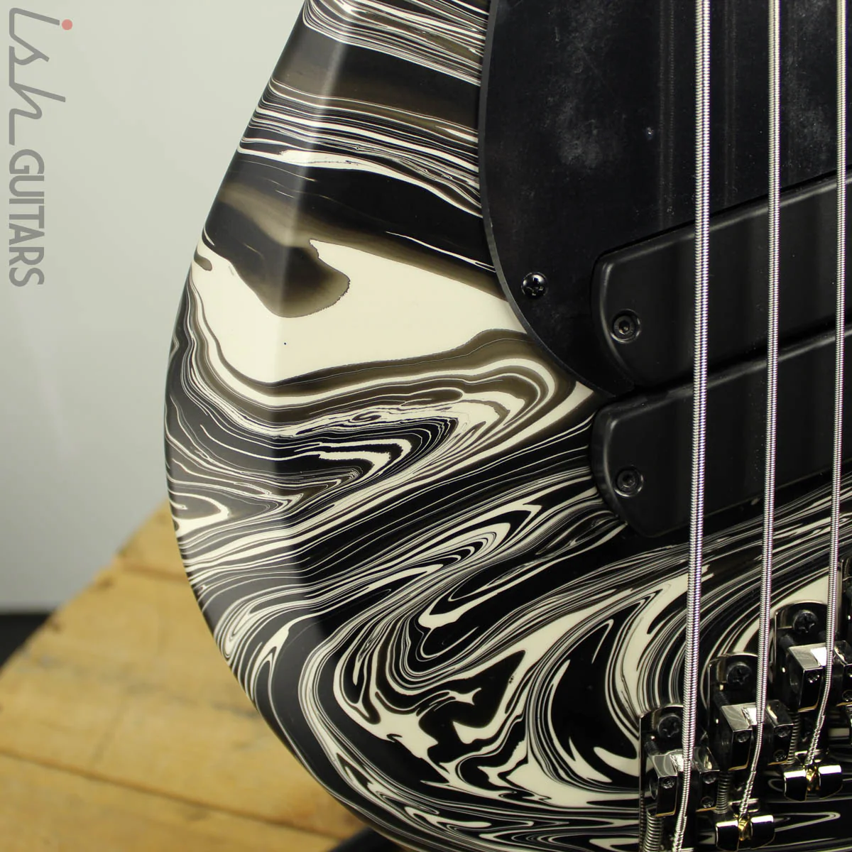 Dingwall NG2 5-String Ducati White Swirl B-STOCK - Image 5