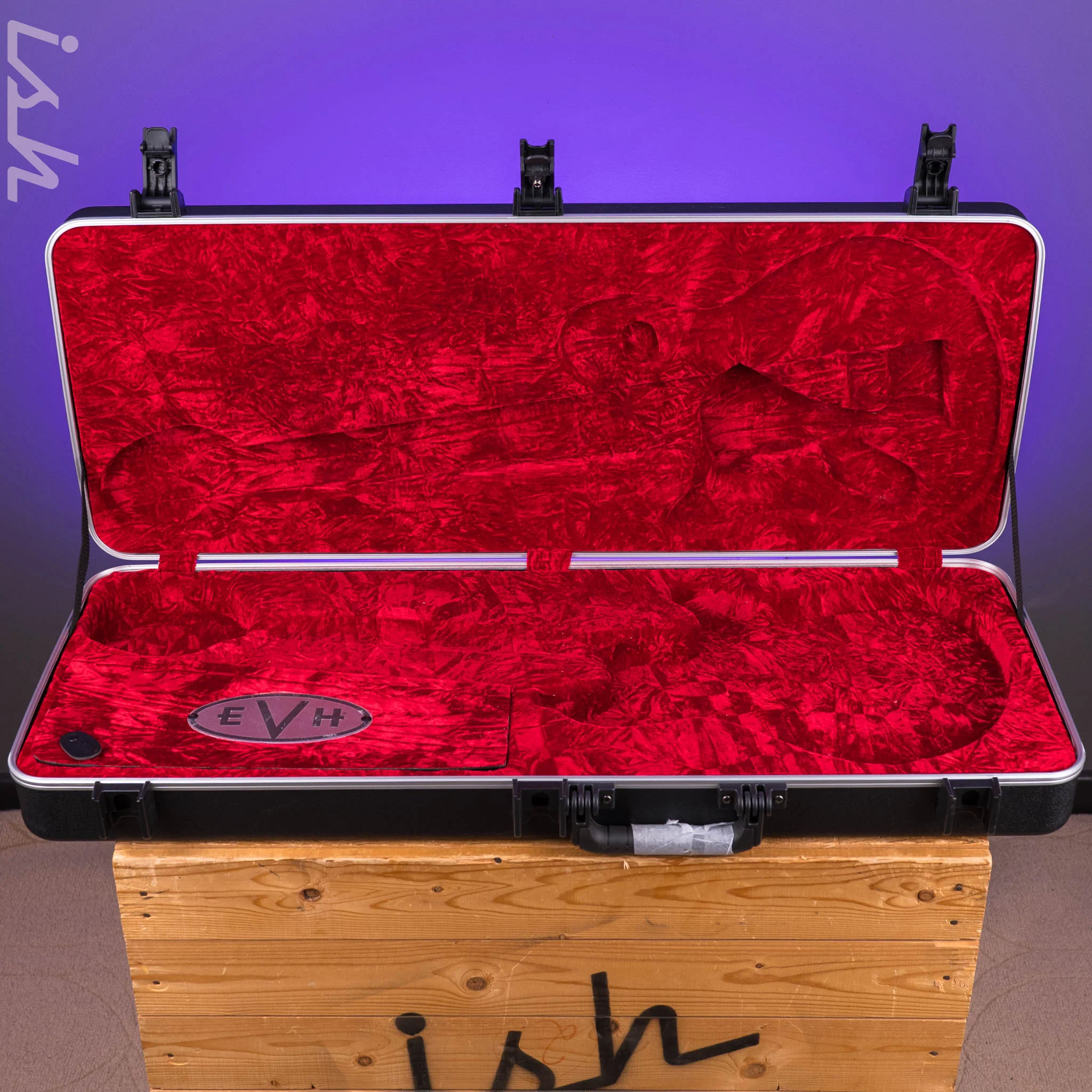 EVH® Custom Shop USA Special Edition Wolfgang® Black Nitro-Tour - Image 14