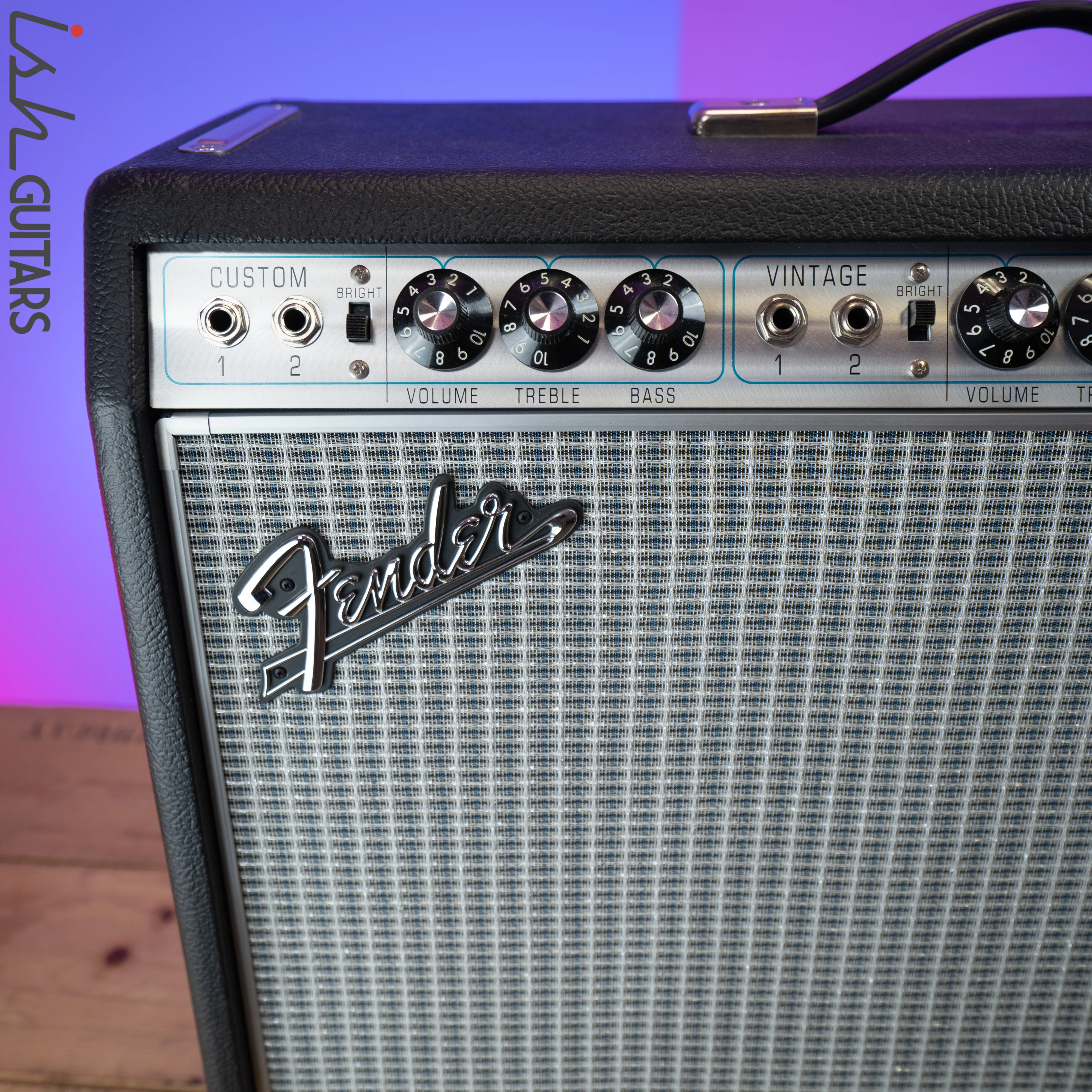 Fender ‘68 Custom Vibrolux Reverb Reissue 2x10 Combo - Image 3