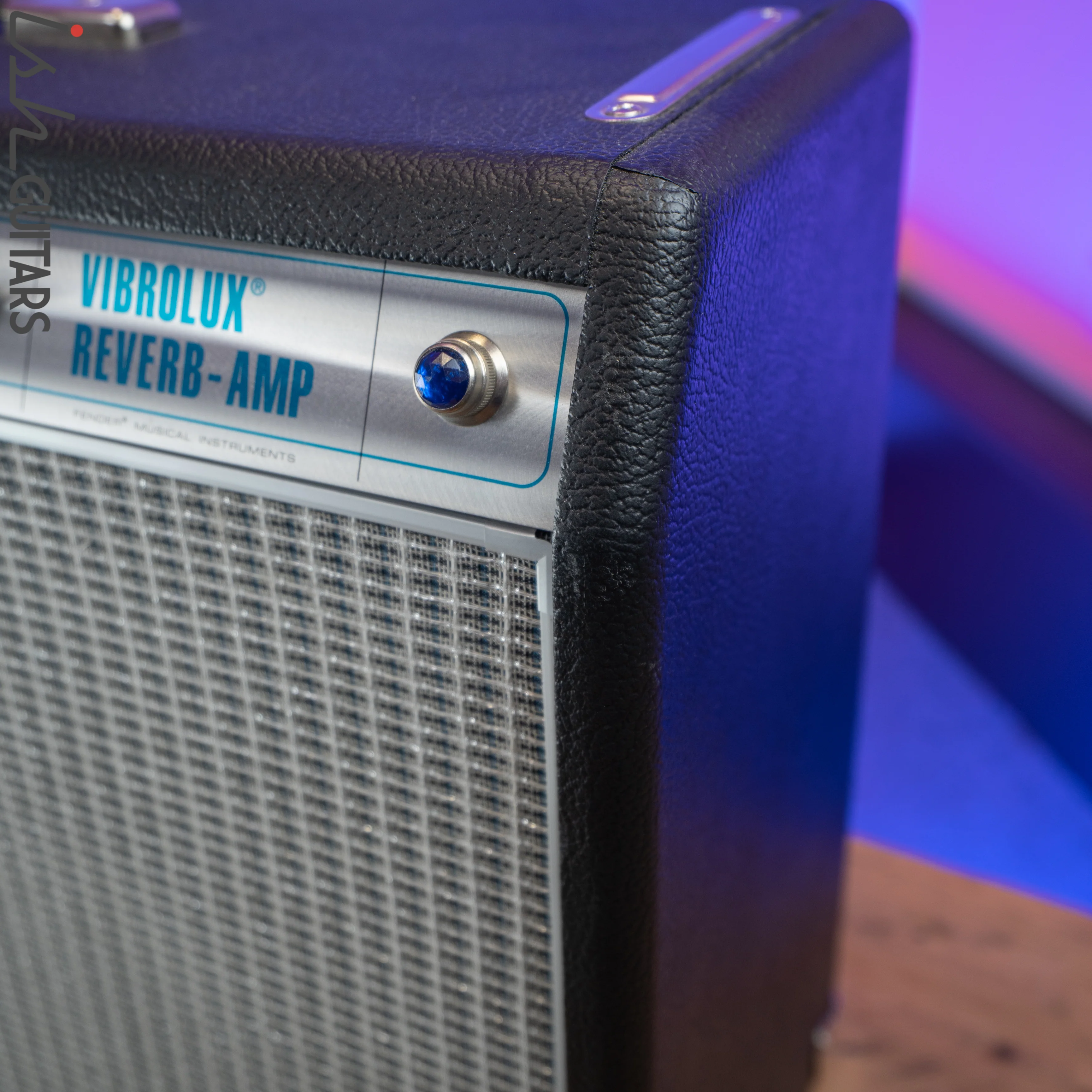 Fender ‘68 Custom Vibrolux Reverb Reissue 2x10 Combo - Image 7
