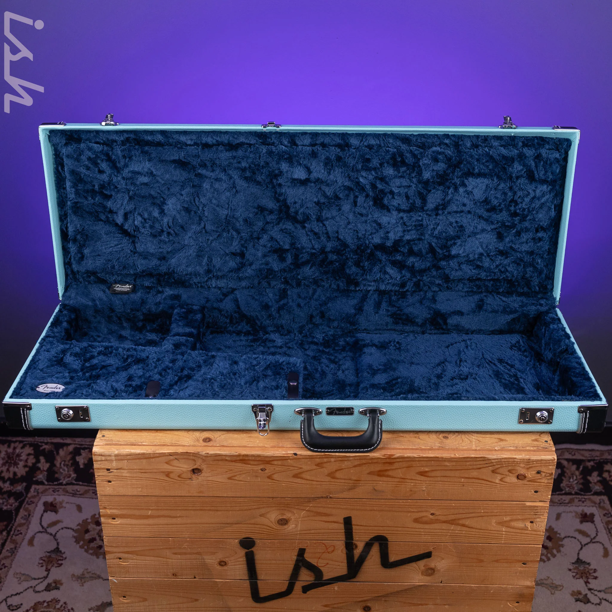 Fender Classic Series Wood Strat/Tele Case Sonic Blue - Mint Condition - Image 2