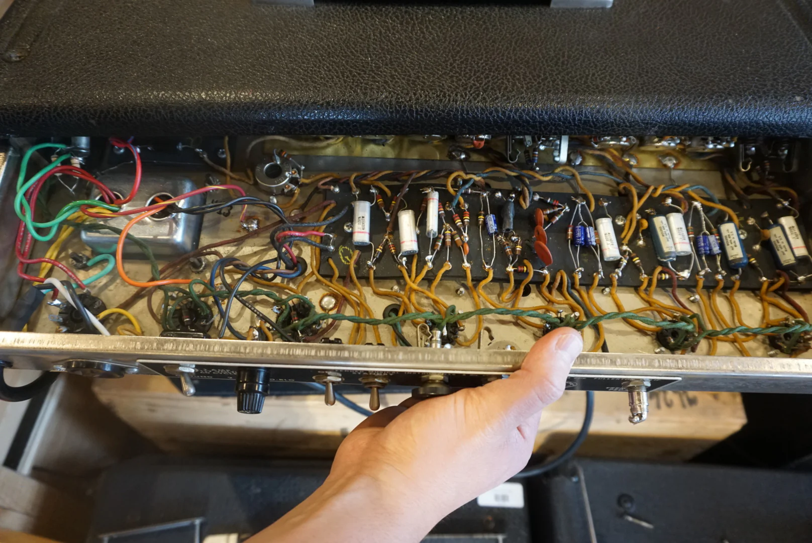 1965 Fender Deluxe Amp Non Reverb Blackface - Image 7