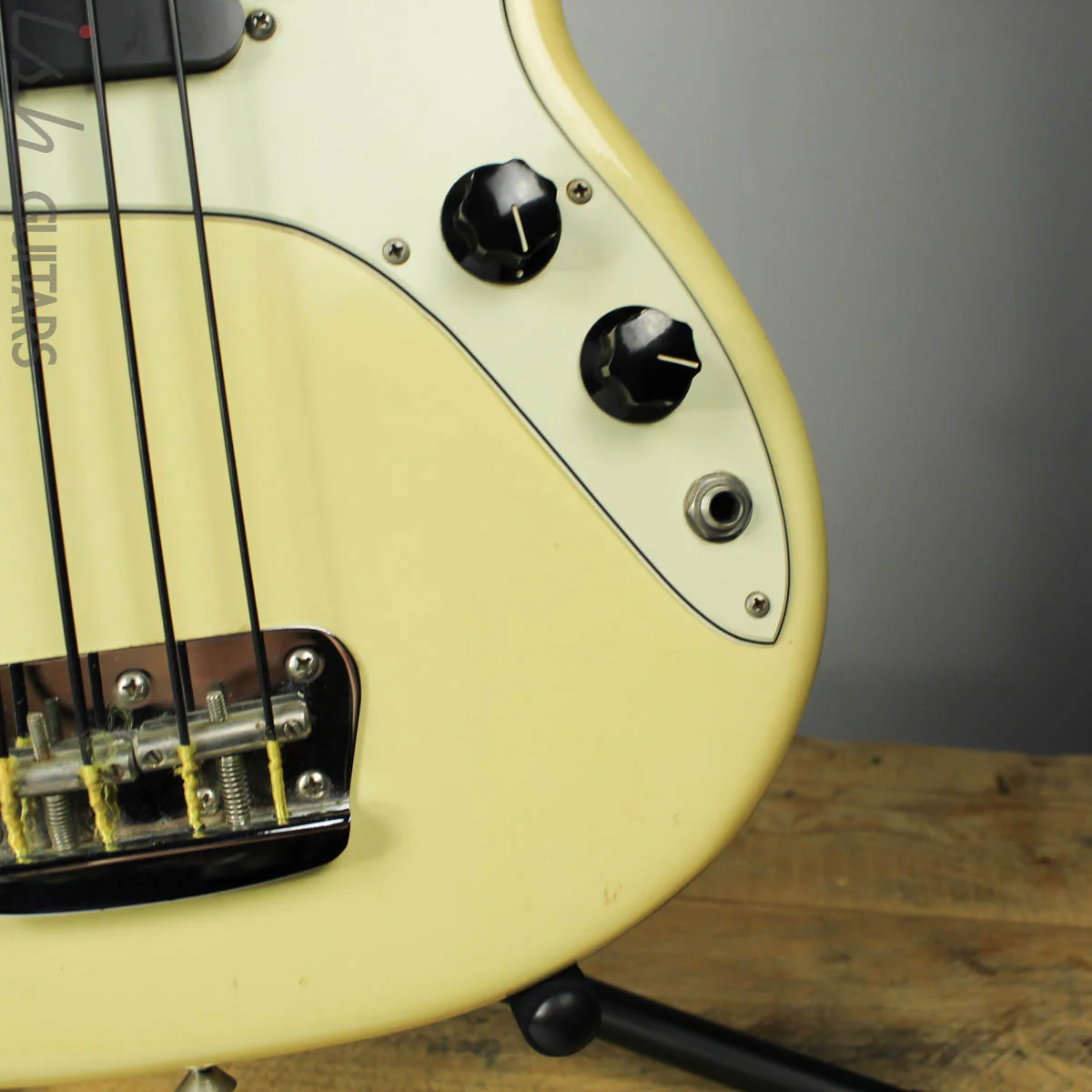 1976 Fender Musicmaster Bass Short Scale Olympic White w/OHSC - Image 4