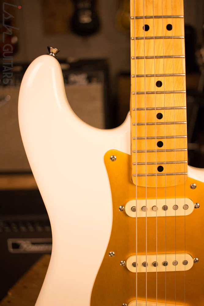 Fender Squire Classic Vibe 1957 Reissue Stratocaster Olympic White Gold Anodized Pickguard - Image 3