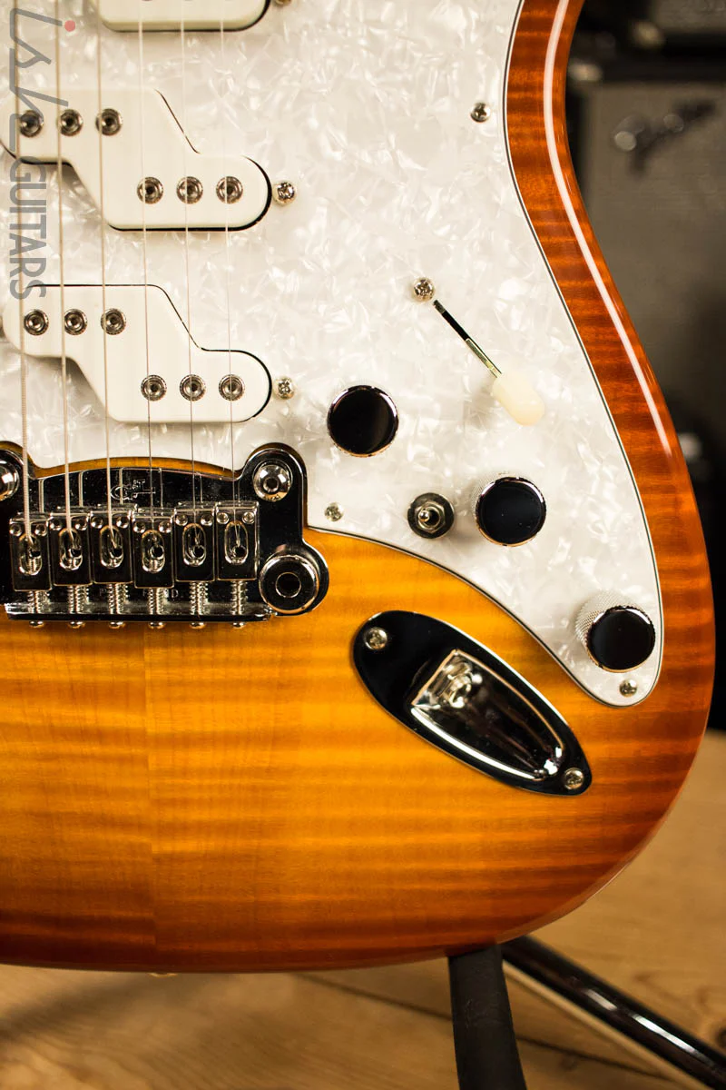 G&L Comanche Honeyburst Electric Guitar Birdseye Neck DEAD MINT! - Image 4