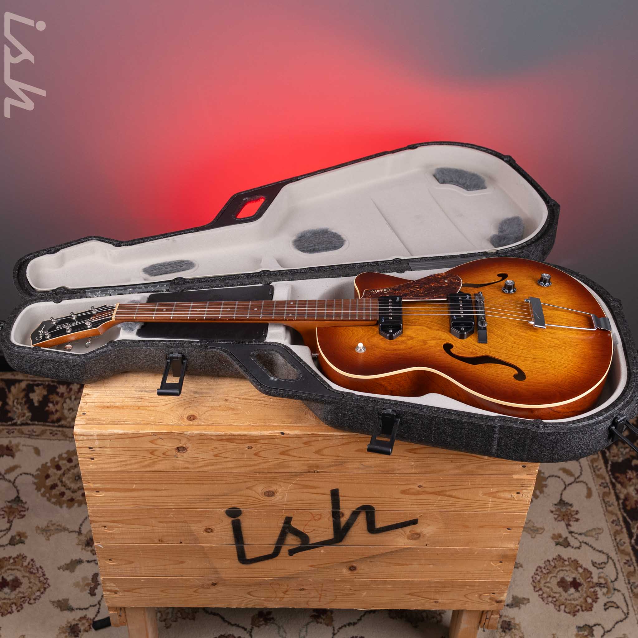 Godin 5th Avenue CW Kingpin II Cognac Burst - Image 18