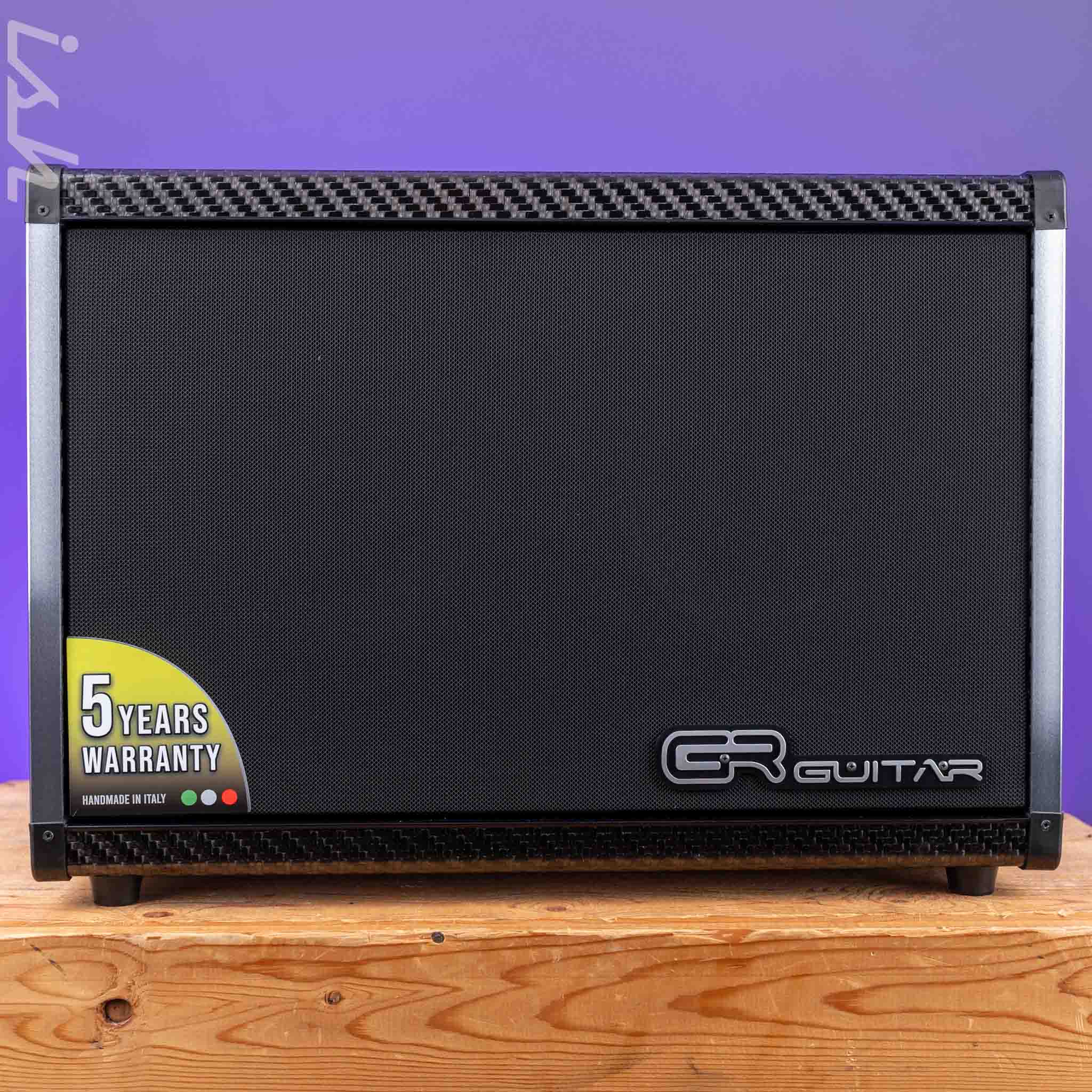 GR Audio AT G210A ST 600W 2x10" Active Guitar Cabinet Black Carbon Fiber