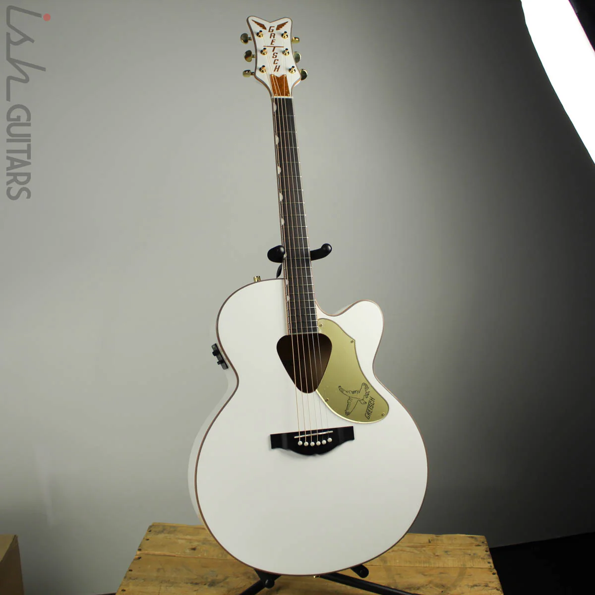 Gretsch G5022CWFE Rancher Falcon Jumbo Electric Acoustic White - Image 2