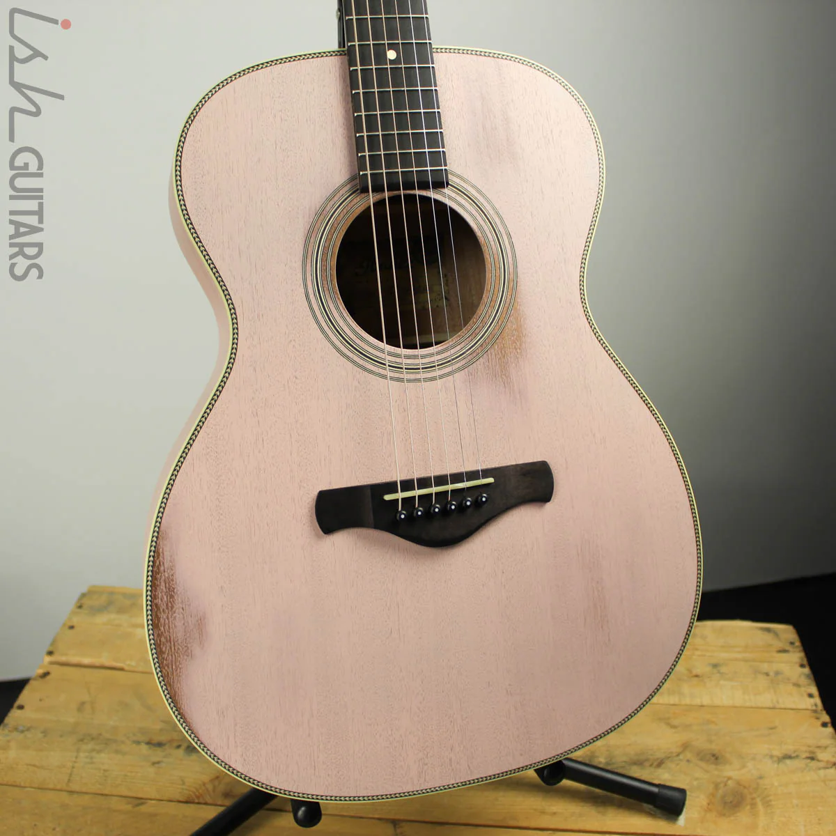 Ibanez AVC11MH Artwood Vintage Thermo Aged Antique Flamingo Pink