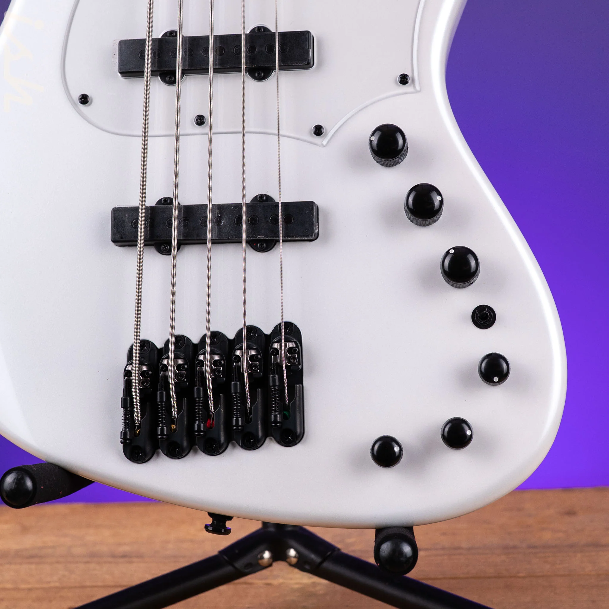 Ibanez Mode MDM1005 5-String Bass Pearl White - Image 5