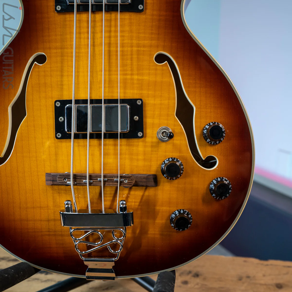 Jay Turser Semi-Hollow Bass Sunburst - Image 4