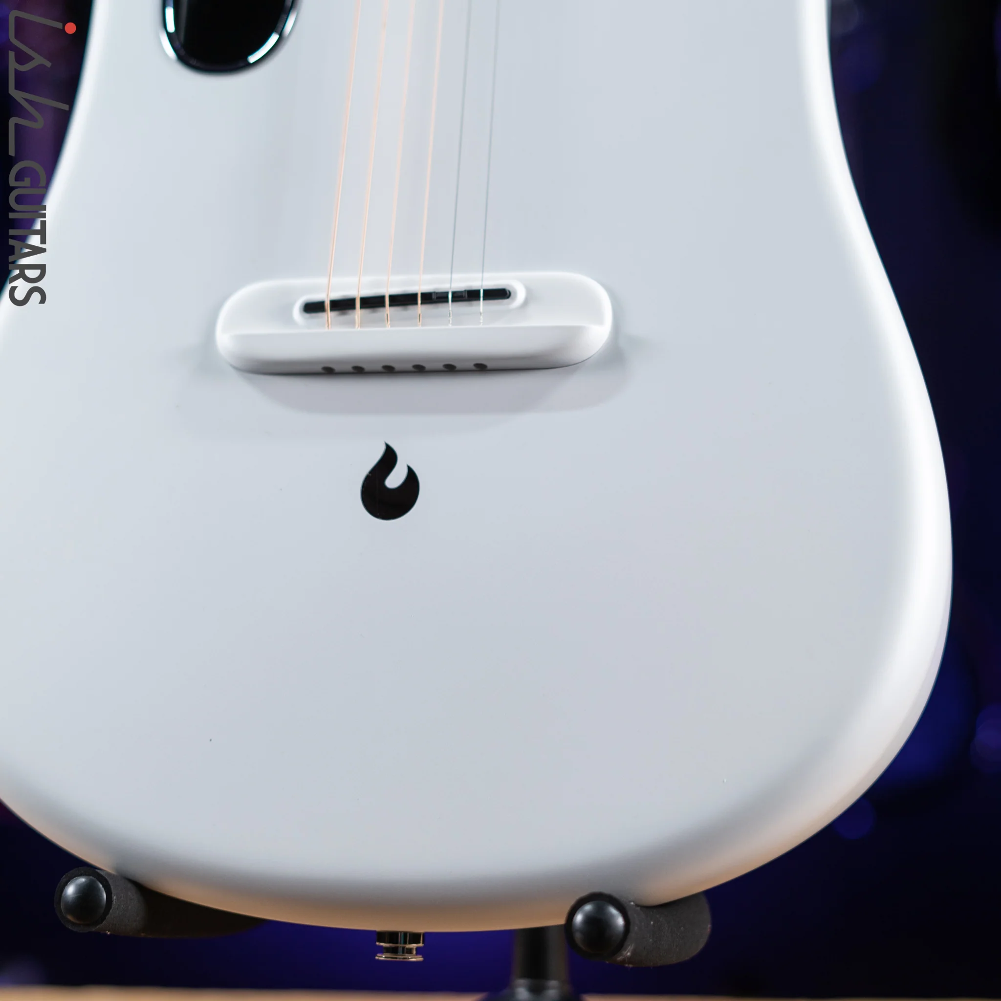 Lava Music Lava Me 3 Smart Acoustic Guitar 38" White w/ Space Bag - Image 4