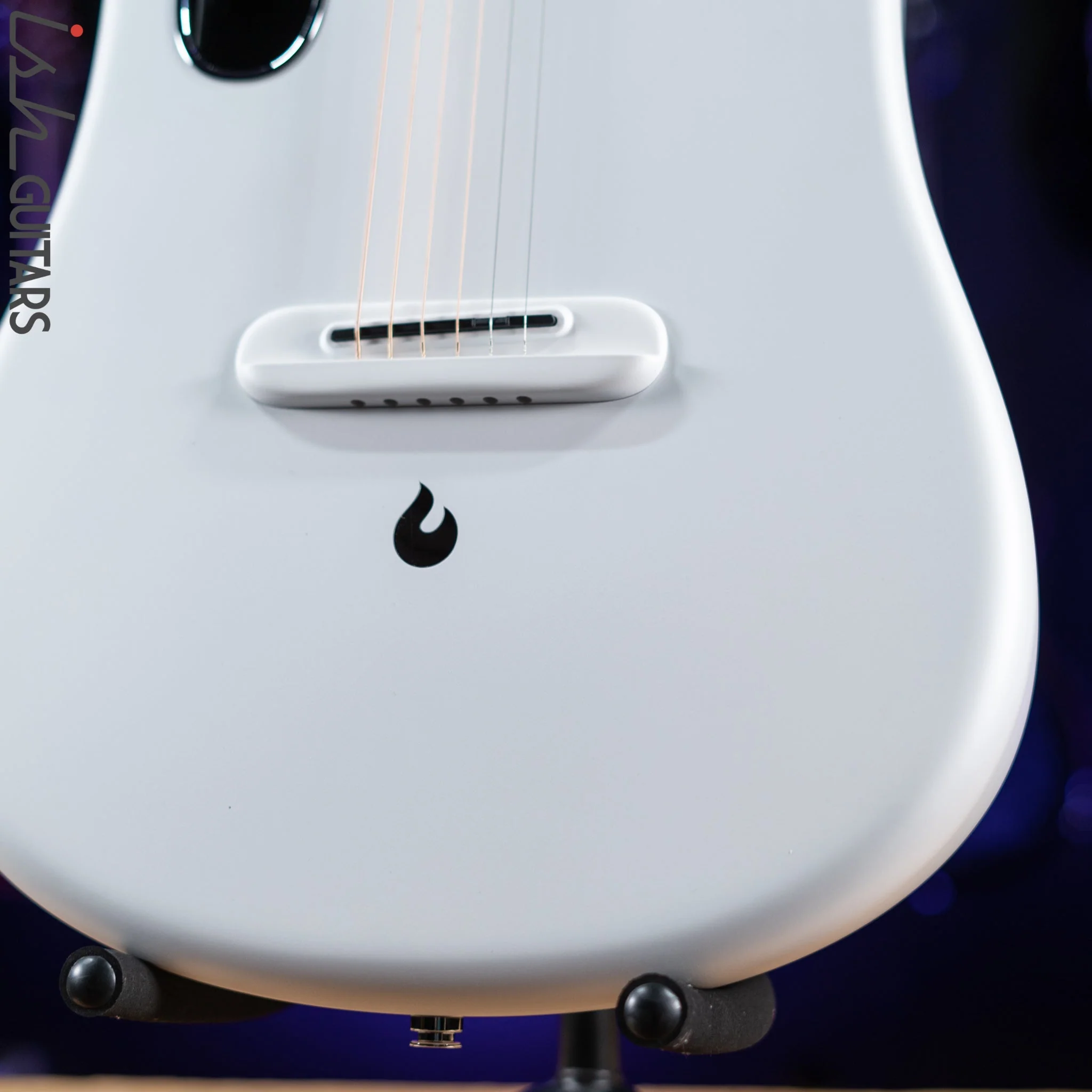 Lava Music Lava Me 3 Smart Acoustic Guitar 38" White w/ Space Bag - Image 4