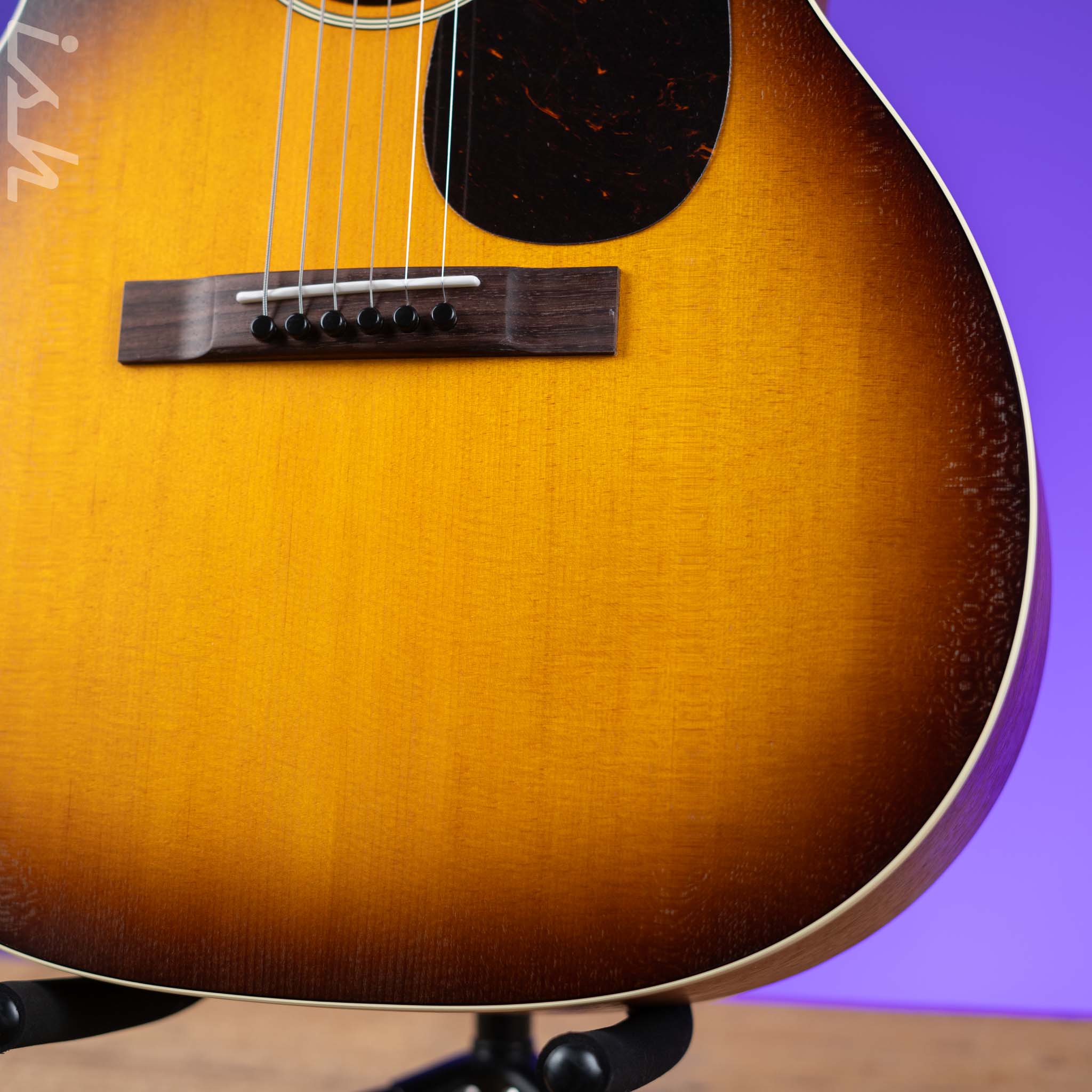 Martin 000-17 Acoustic Guitar Whiskey Sunset Satin - Image 4