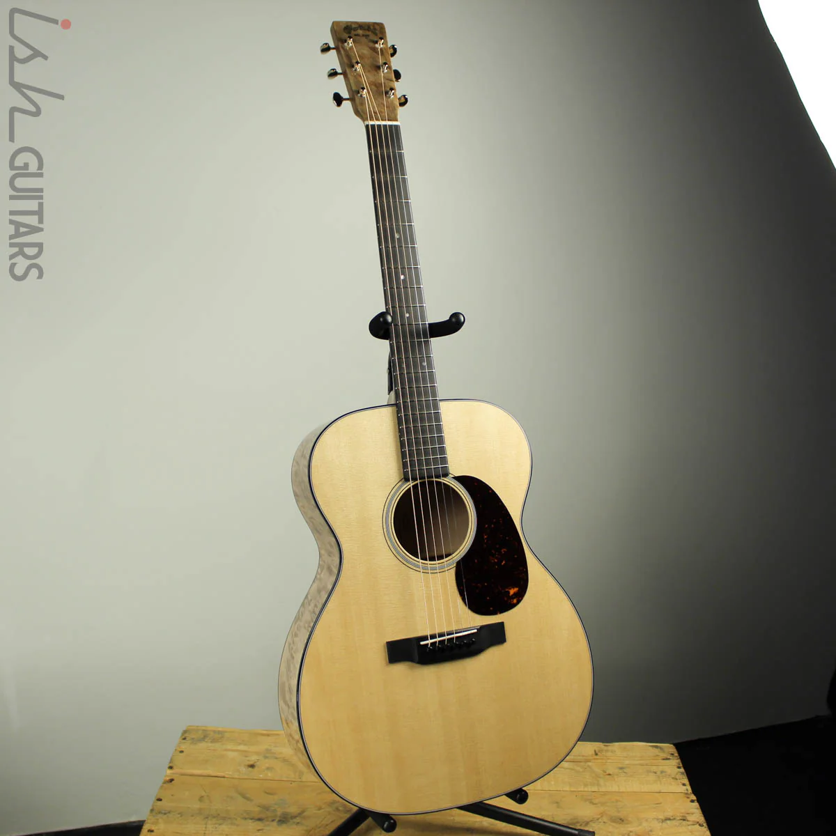 Martin 000-28 Custom Shop Deep Quilted Maple Back and Sides - Image 3
